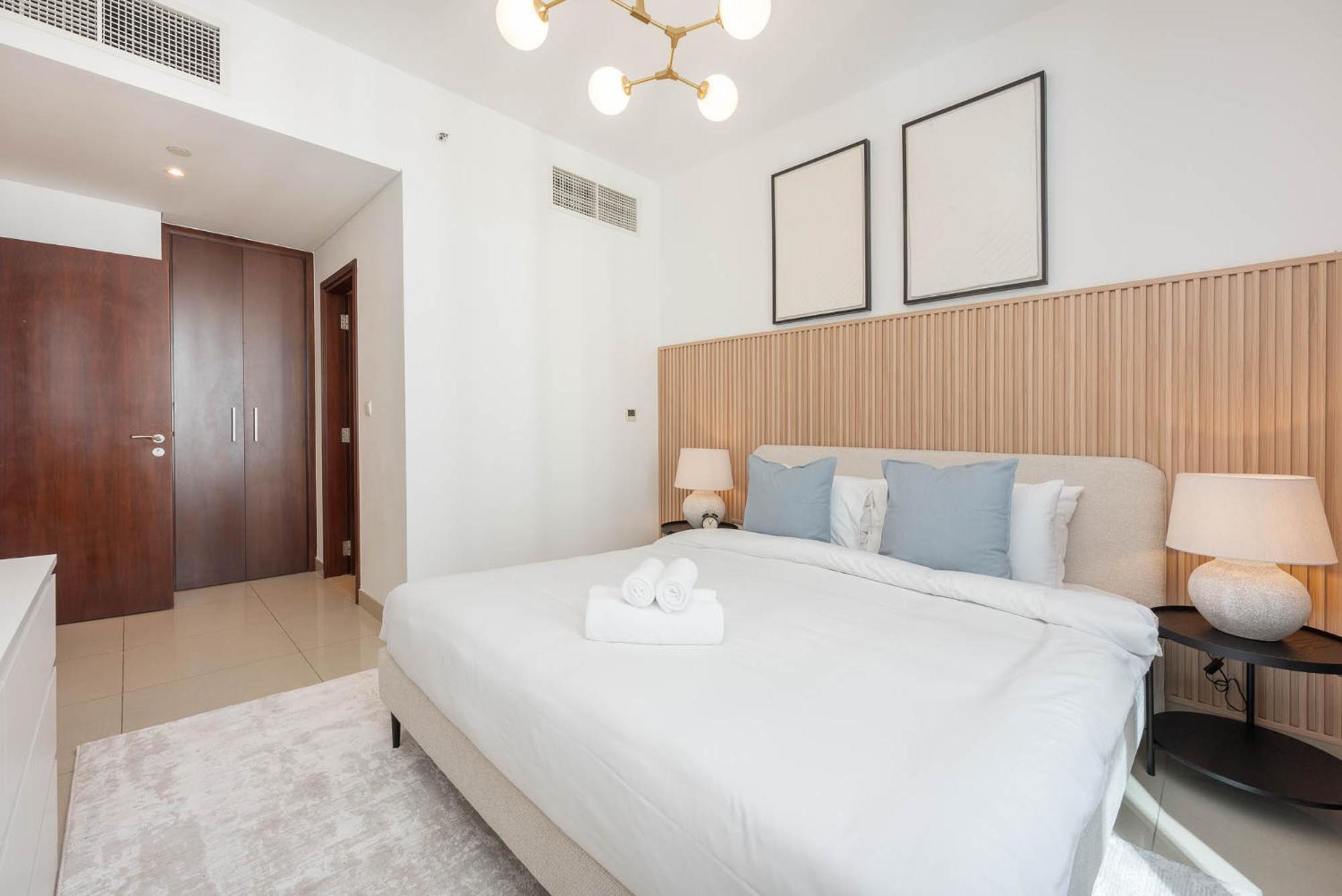 Modernized 2 Bedroom In Downtown And Sleeps 6 Dubai