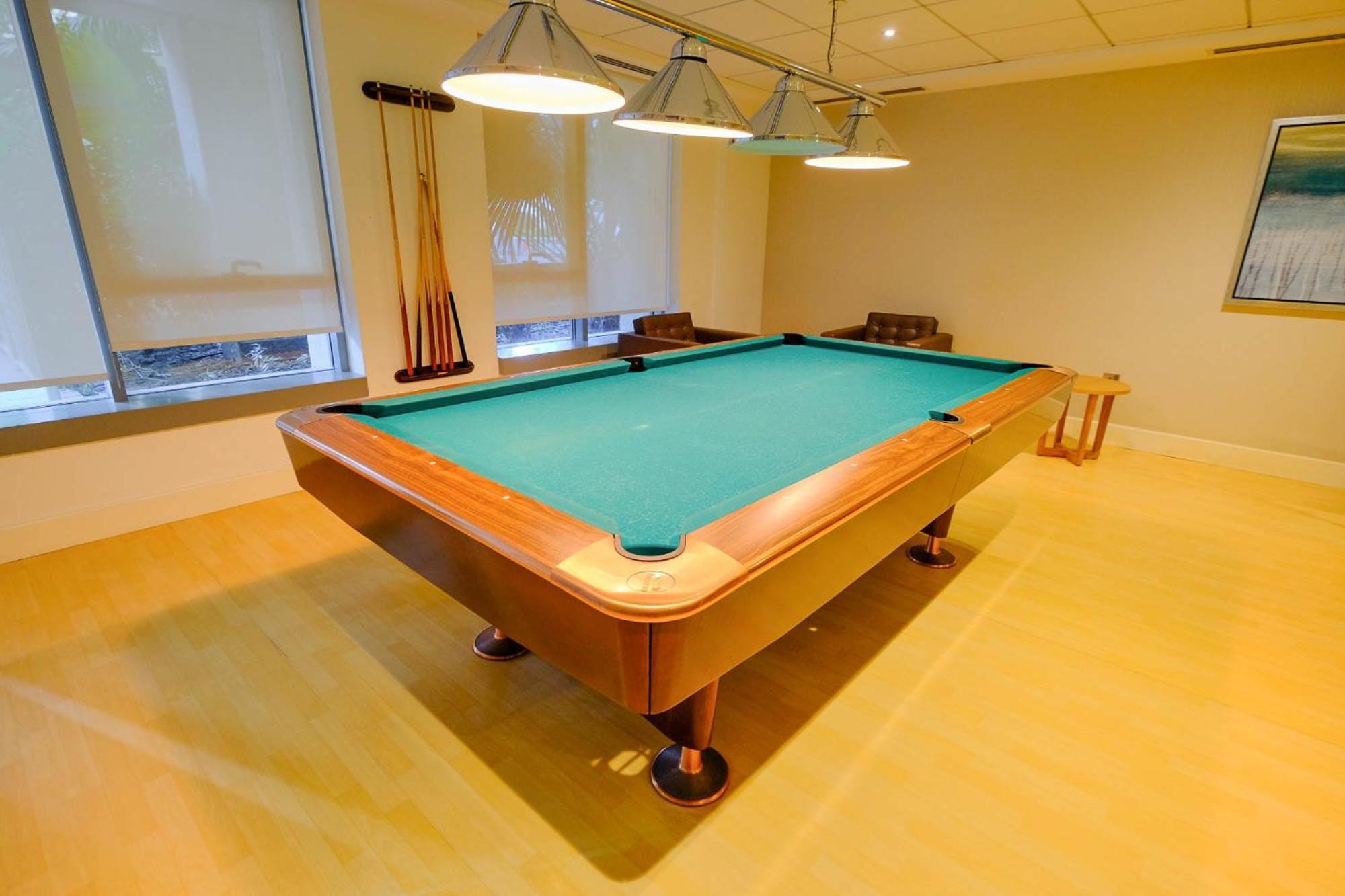 Apartment Modernized 2 Bedroom In Downtown And Sleeps 6