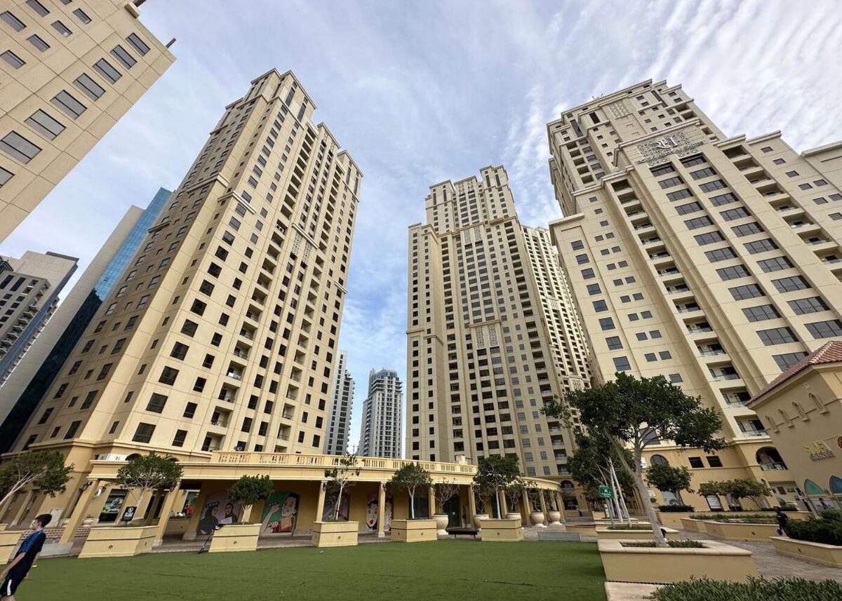 Luxurious 4br In Jbr 5 Mins Walk To & Tram