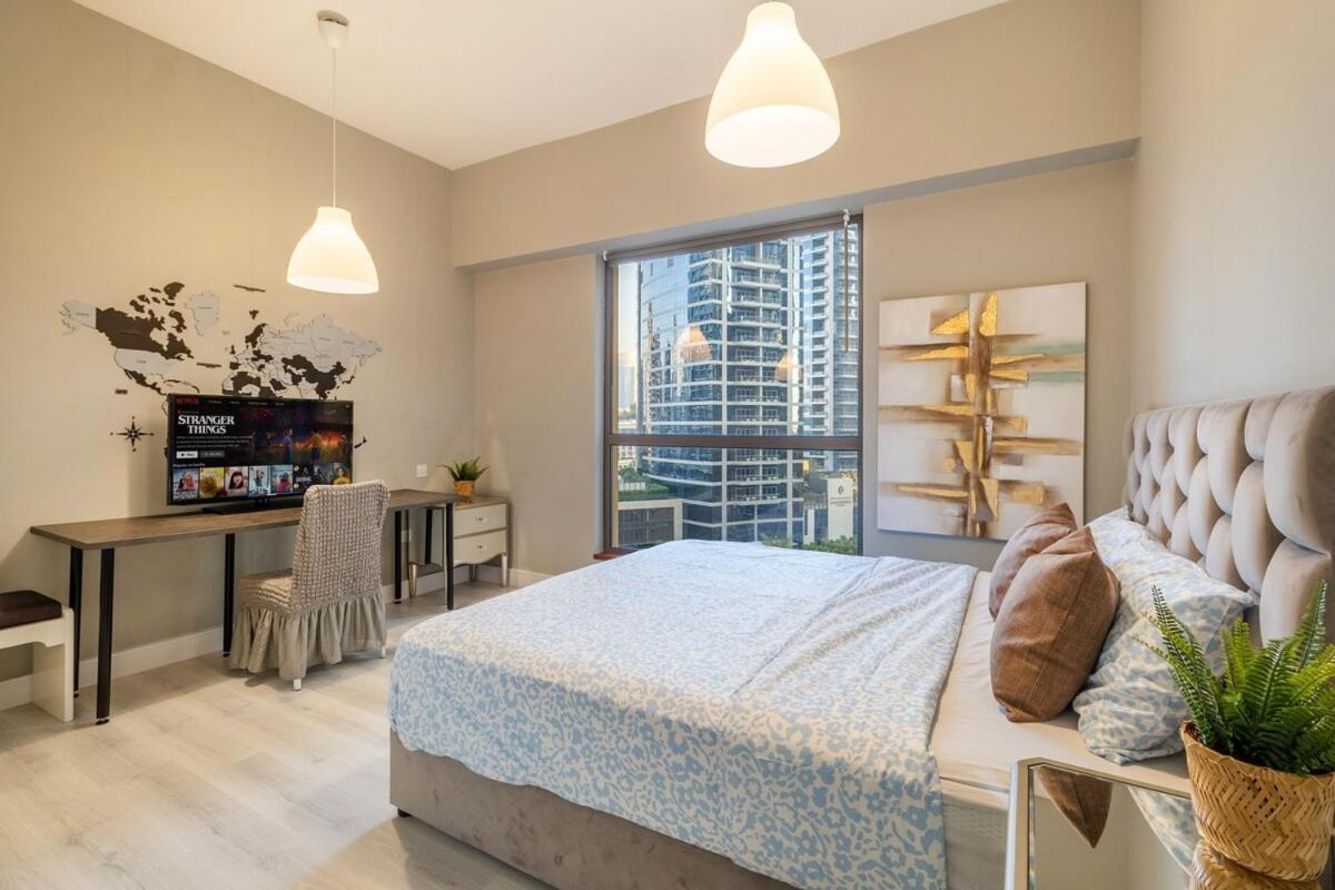 Luxurious 4br In Jbr 5 Mins Walk To & Tram Appartement *
