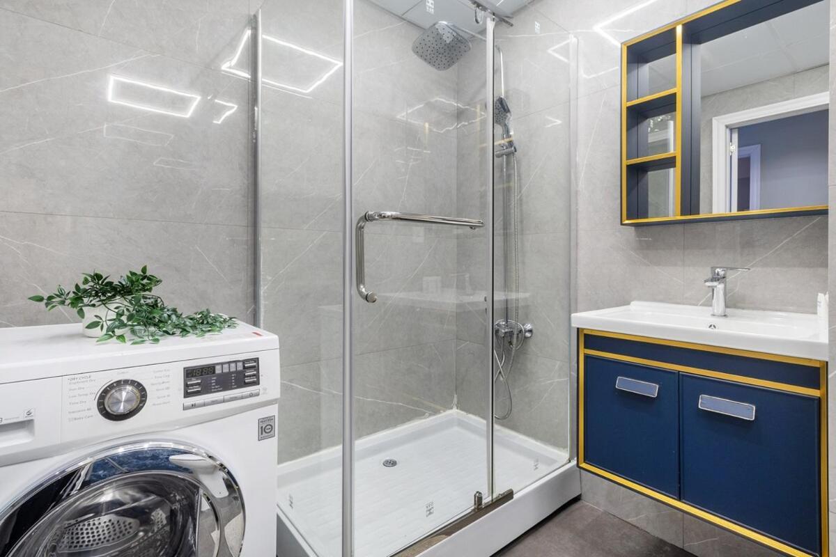 Luxurious 4br In Jbr 5 Mins Walk To & Tram