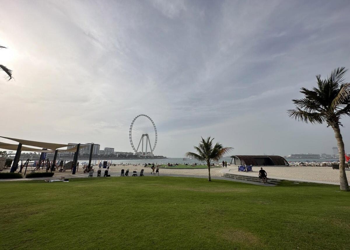 Luxurious 4br In Jbr 5 Mins Walk To & Tram Appartement Dubaï