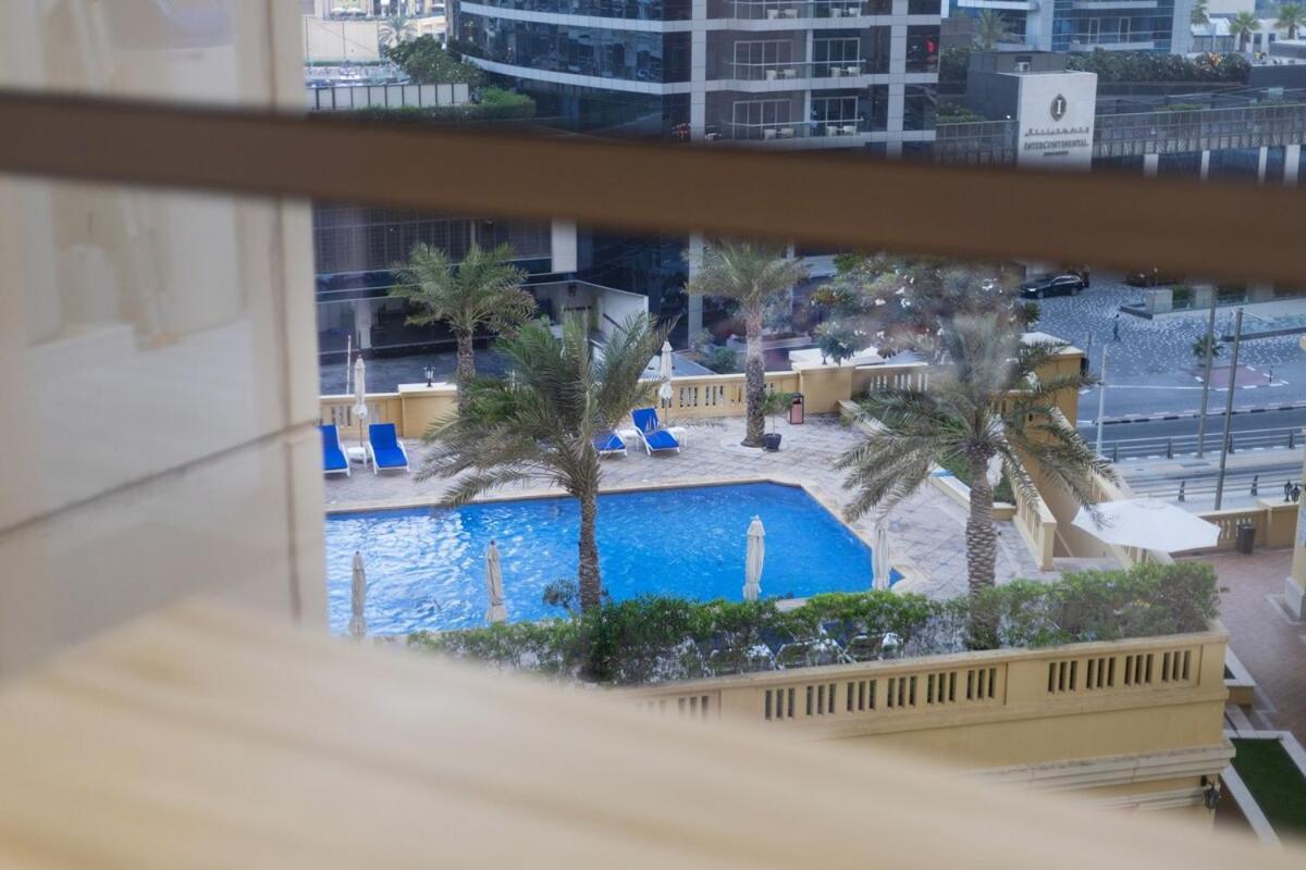Luxurious 4br In Jbr 5 Mins Walk To & Tram Appartement Dubaï