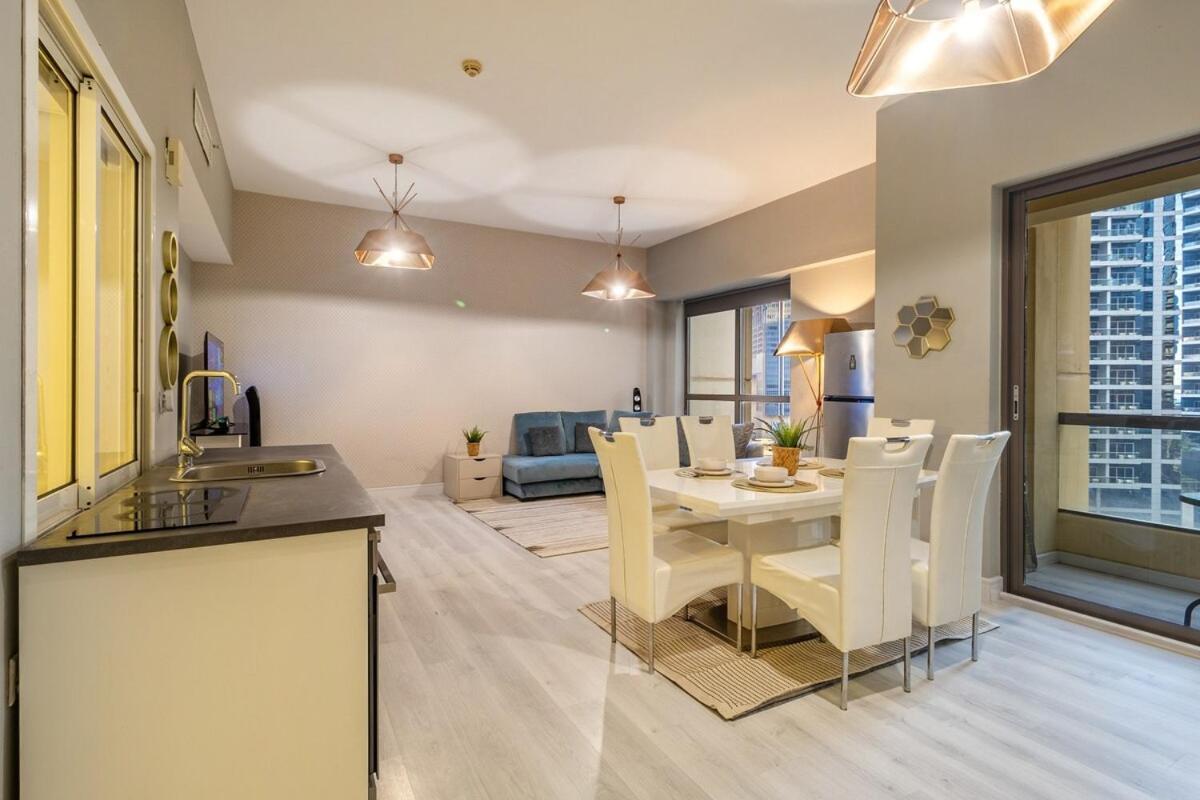 Luxurious 4br In Jbr 5 Mins Walk To & Tram Appartement