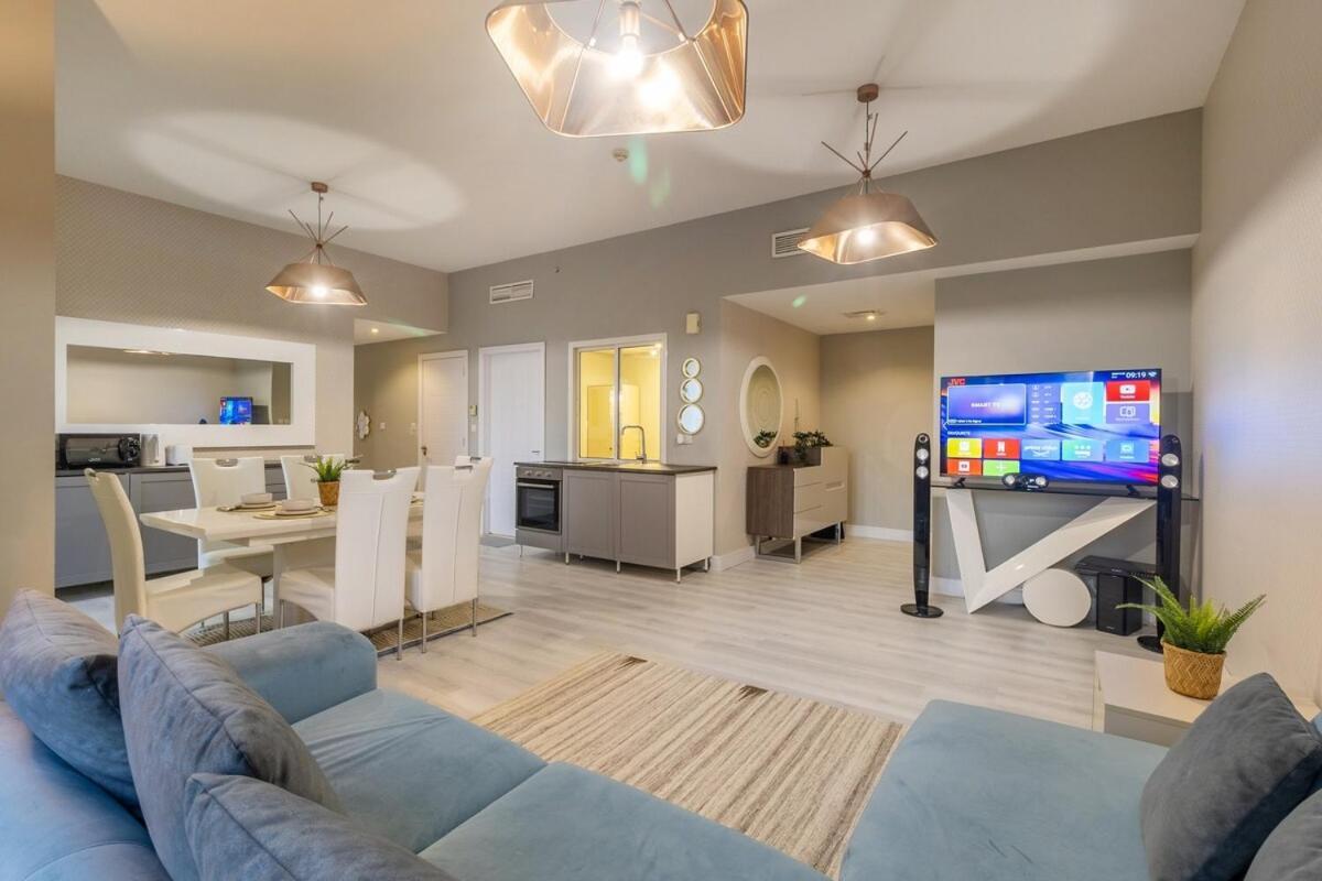Luxurious 4br In Jbr 5 Mins Walk To & Tram Appartement Dubaï