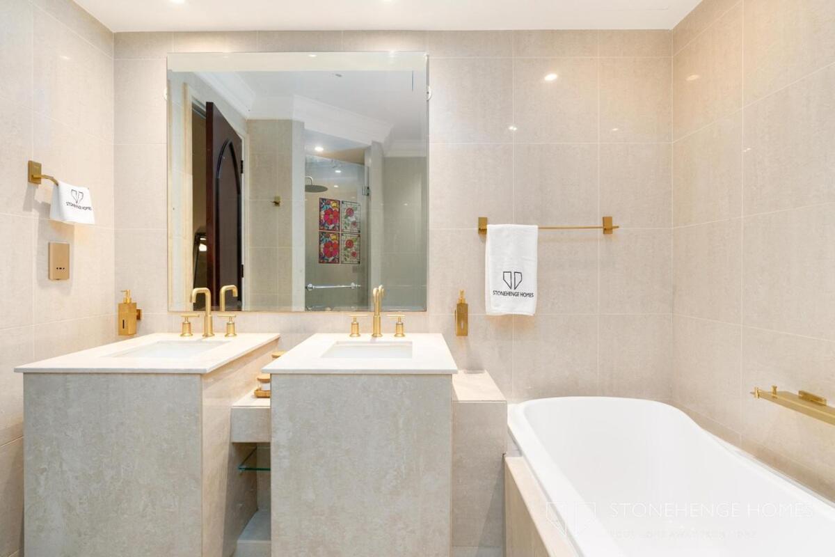 Lejlighed Lux 1 Bedroom Apartment Steps Away From Burj Khalifa & Dubai Mall *