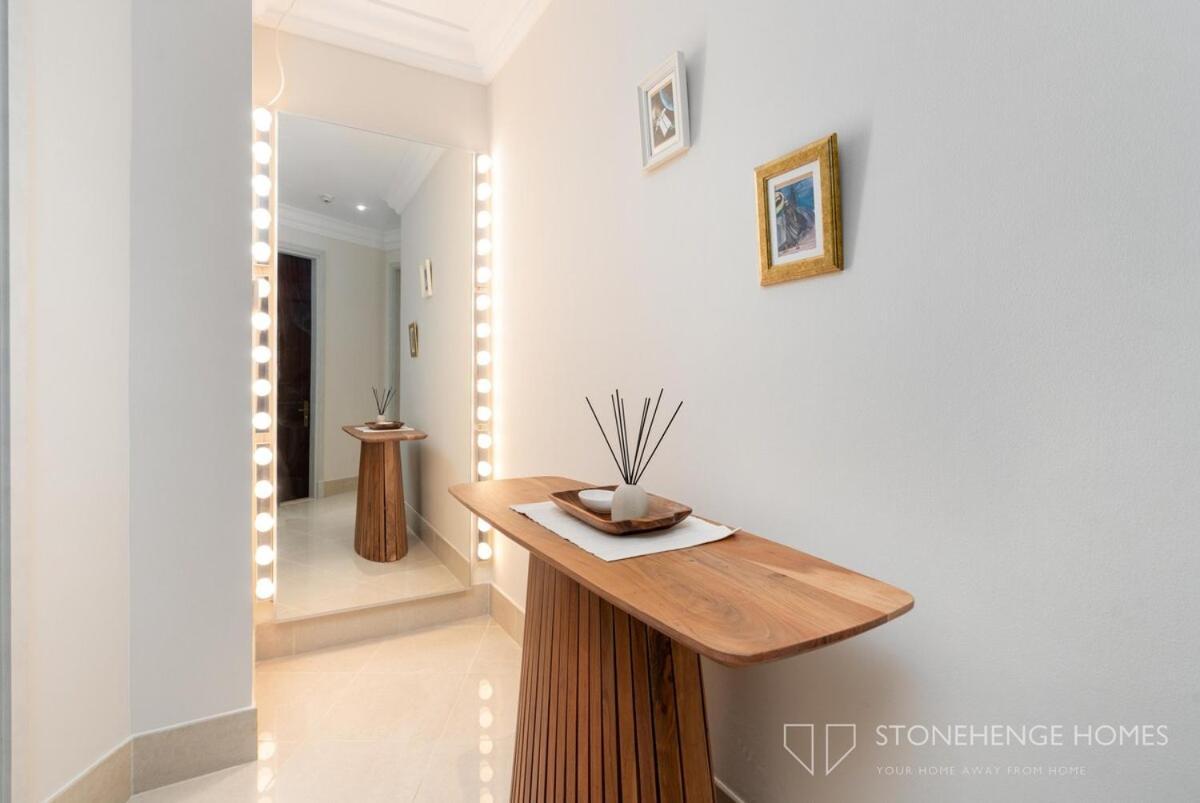 Lux 1 Bedroom Apartment Steps Away From Burj Khalifa & Dubai Mall