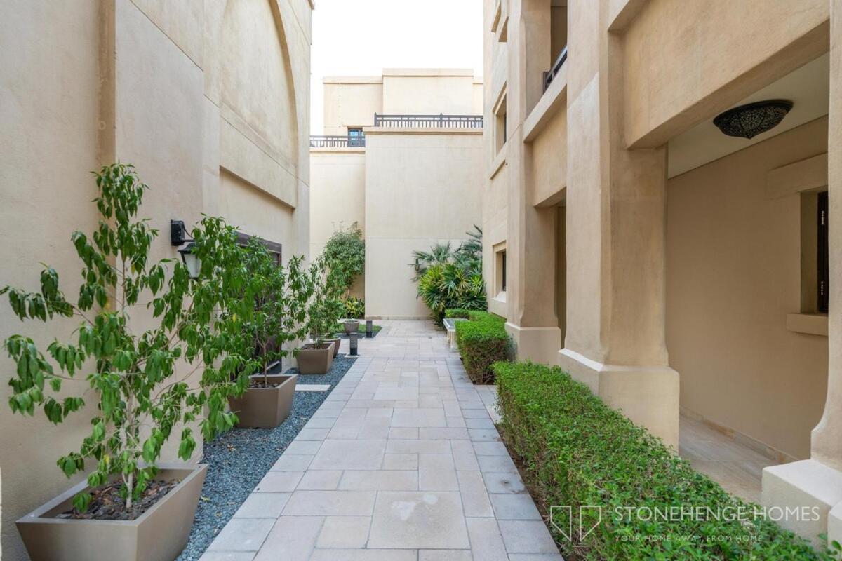Lejlighed Lux 1 Bedroom Apartment Steps Away From Burj Khalifa & Dubai Mall