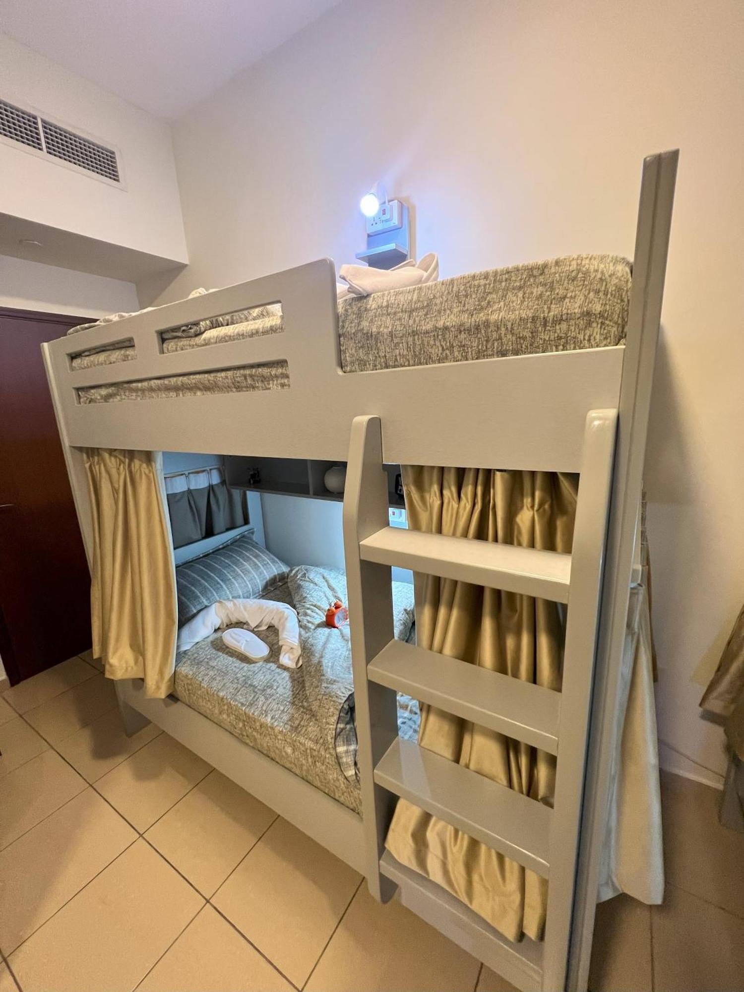 Robin House Mix Jbr Capsule hotel *