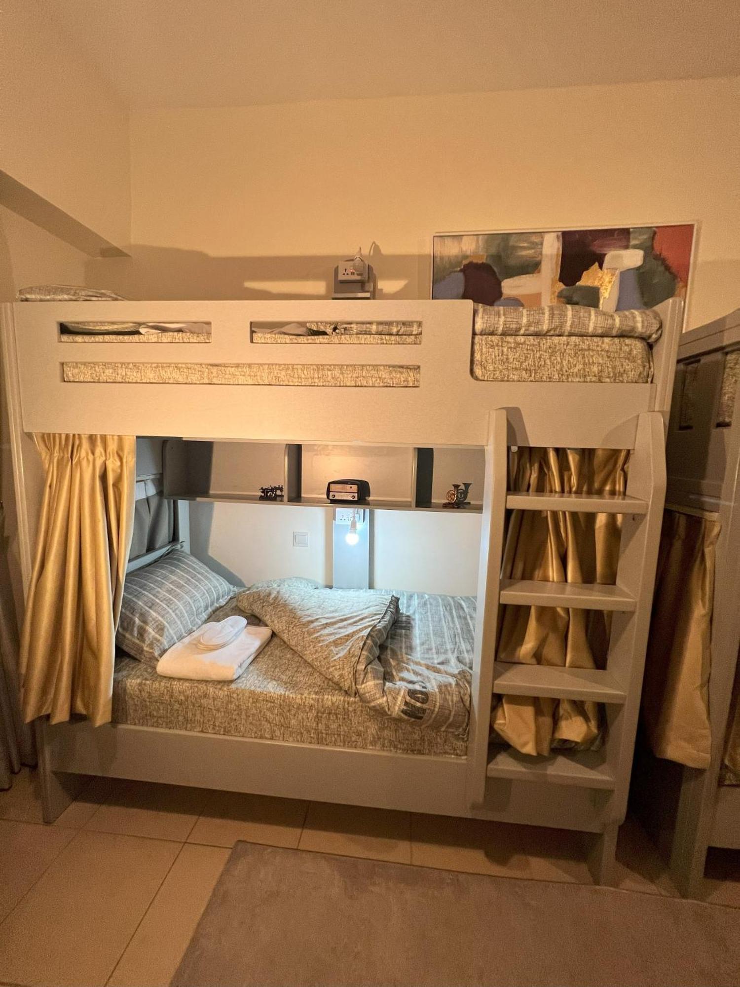 Robin House Mix Jbr Capsule hotel Dubai