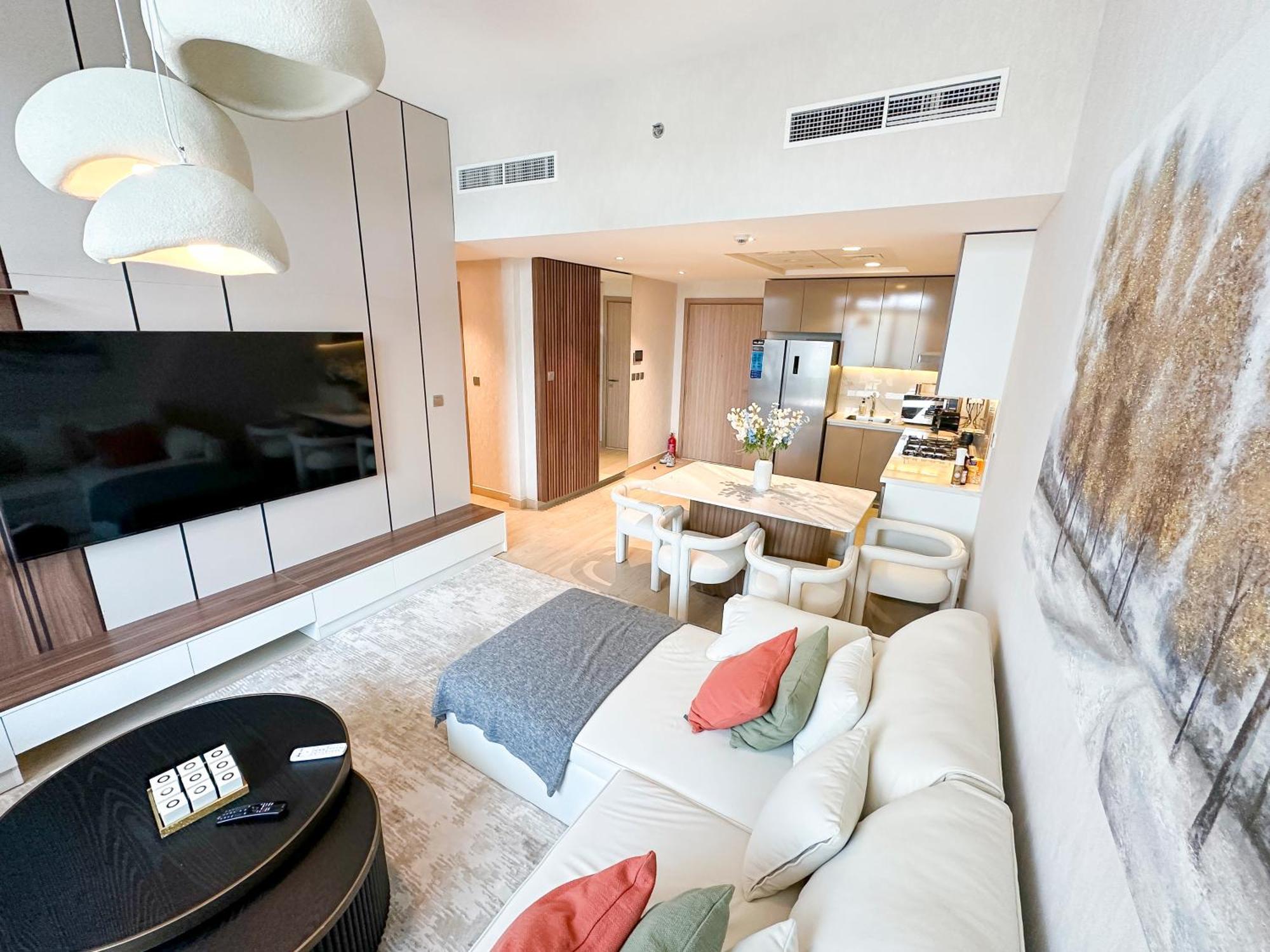 Apartment Stylish 3br With Burj Khalifa & Pool Views *