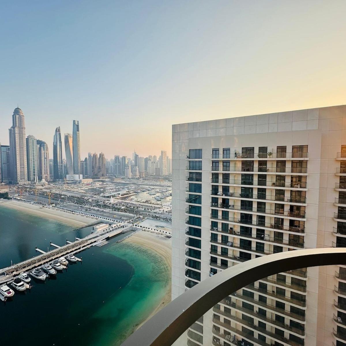 Amakin Beachfront Palm Jumeirah Marina Vista 2 Appartement