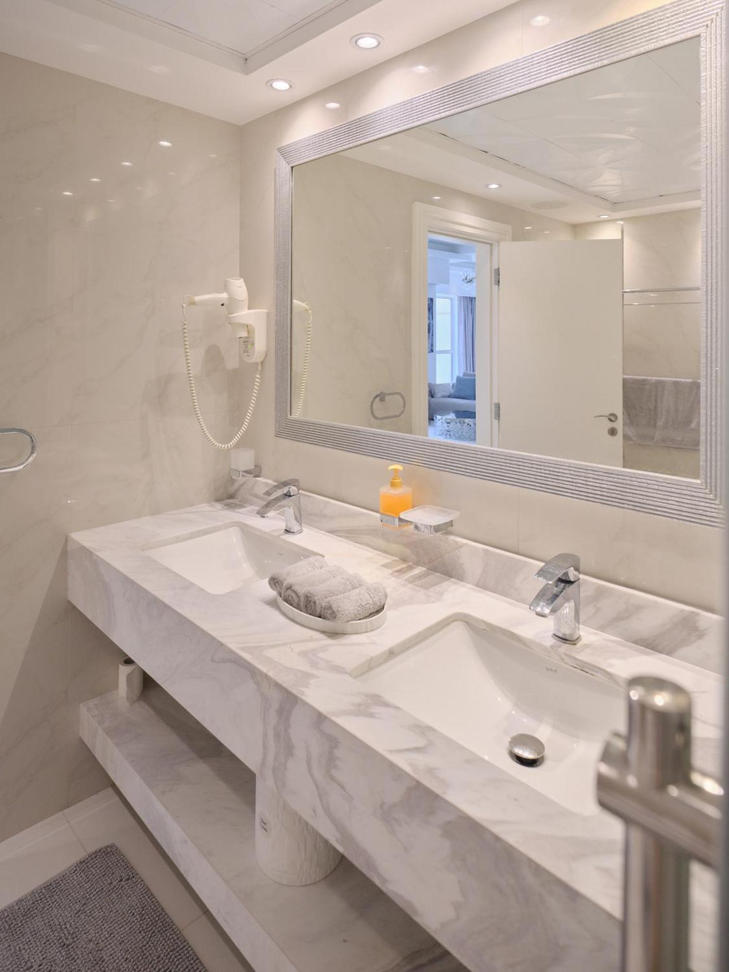 Jbr Beachfront Luxe Sea Facing Appartamento