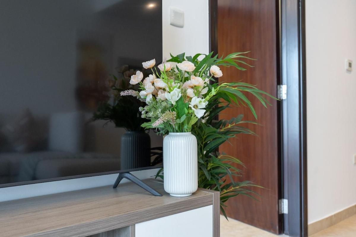Comfy 1-bedroom Perfect For 4 In Jlt * Dubaï