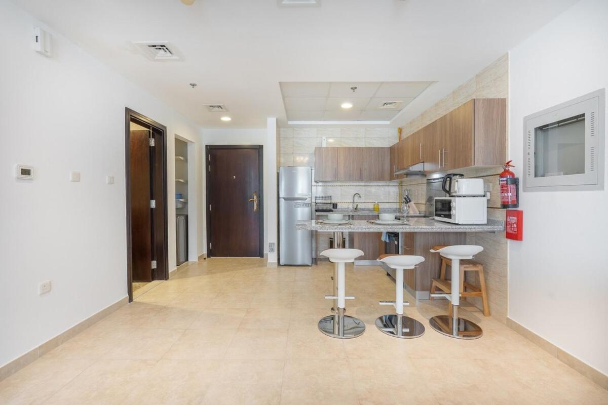 Comfy 1-bedroom Perfect For 4 In Jlt Dubaï