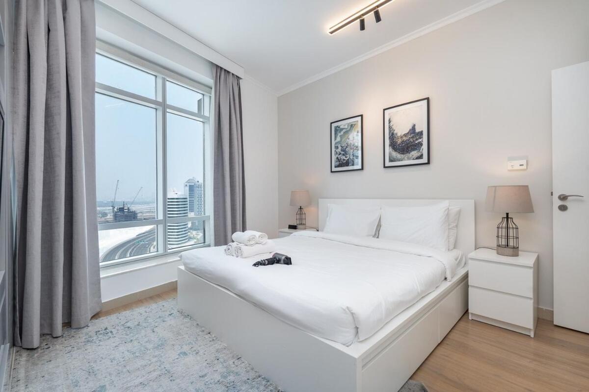 Elegant 2-bedroom With Balcony At Burj Views In Downtown Dubái