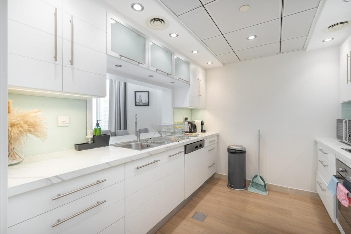 Elegant 2-bedroom With Balcony At Burj Views In Downtown Dubái