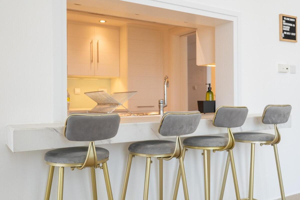 Elegant 2-bedroom With Balcony At Burj Views In Downtown Dubái