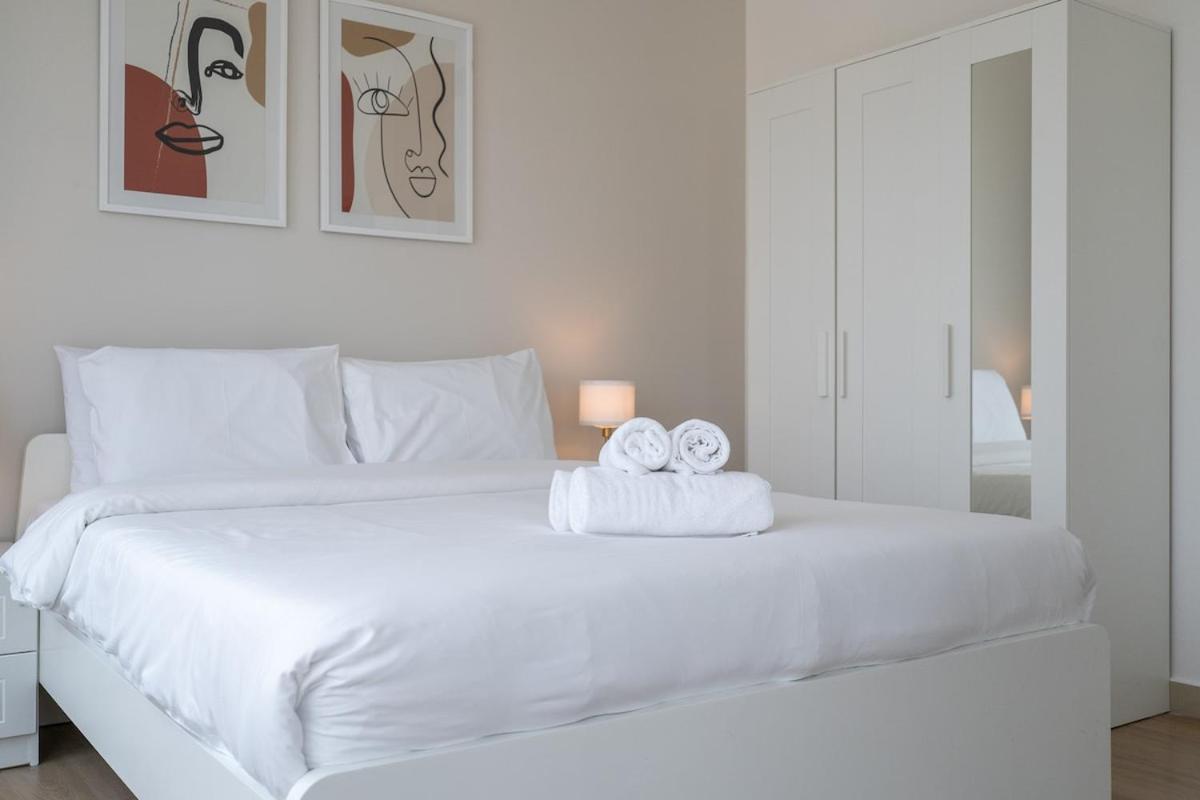 Elegant 2-bedroom With Balcony At Burj Views In Downtown Apartamento Dubái