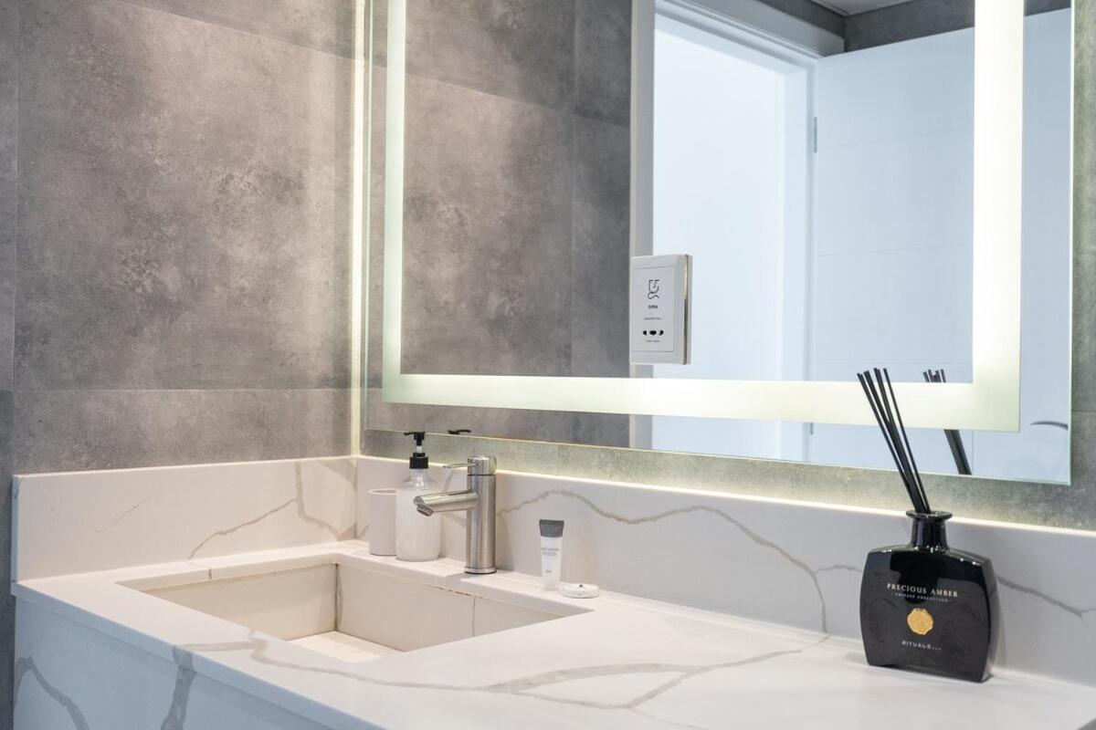 Apartamento Elegant 2-bedroom With Balcony At Burj Views In Downtown