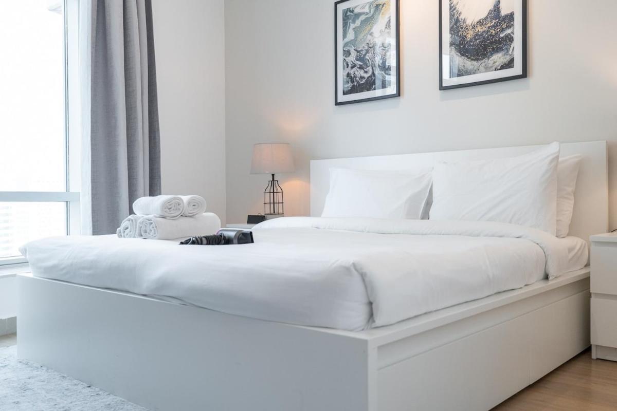 Elegant 2-bedroom With Balcony At Burj Views In Downtown Dubái