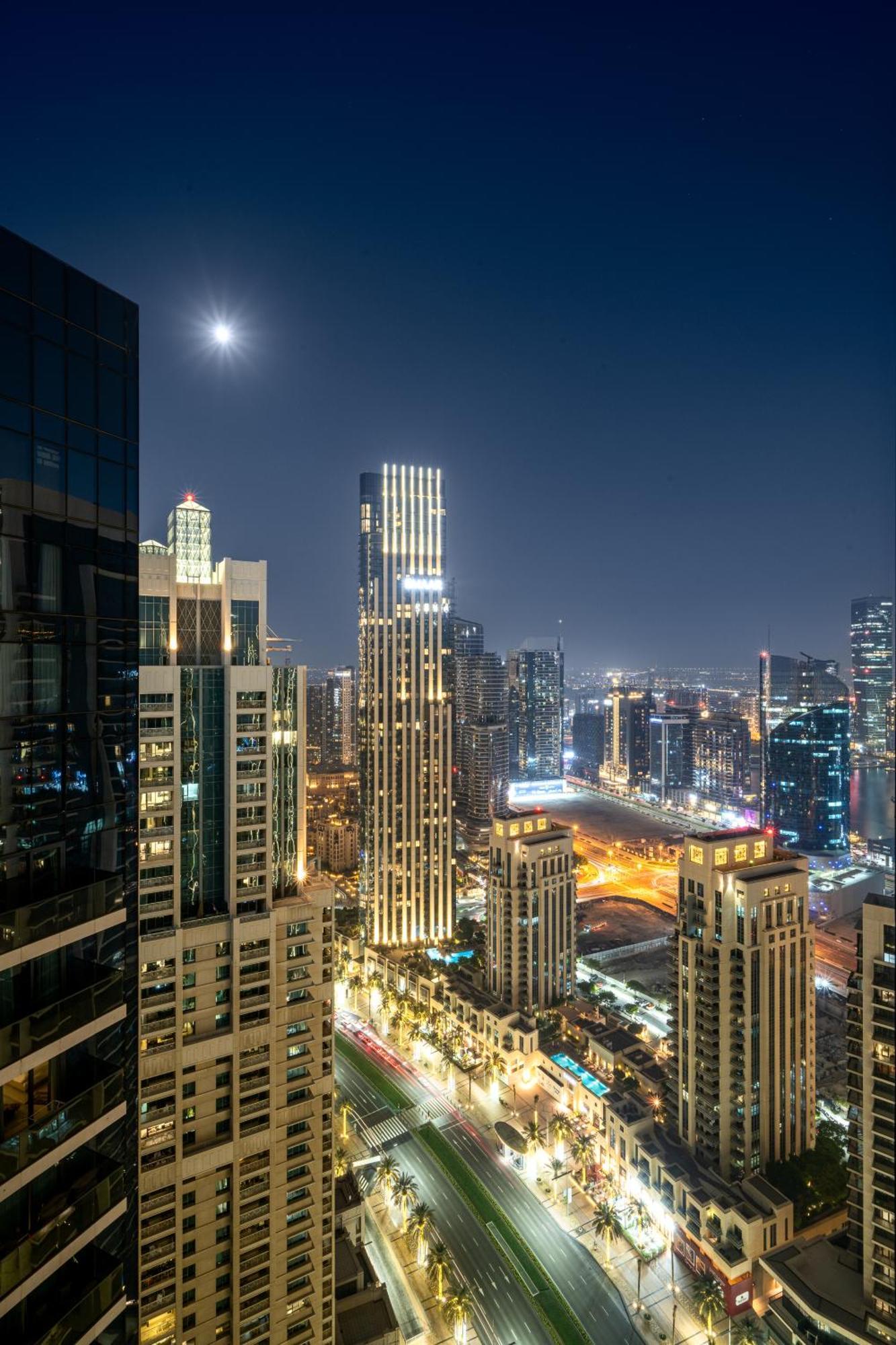 5 Min To Burj & Mall, Pool With Burj View Dubái