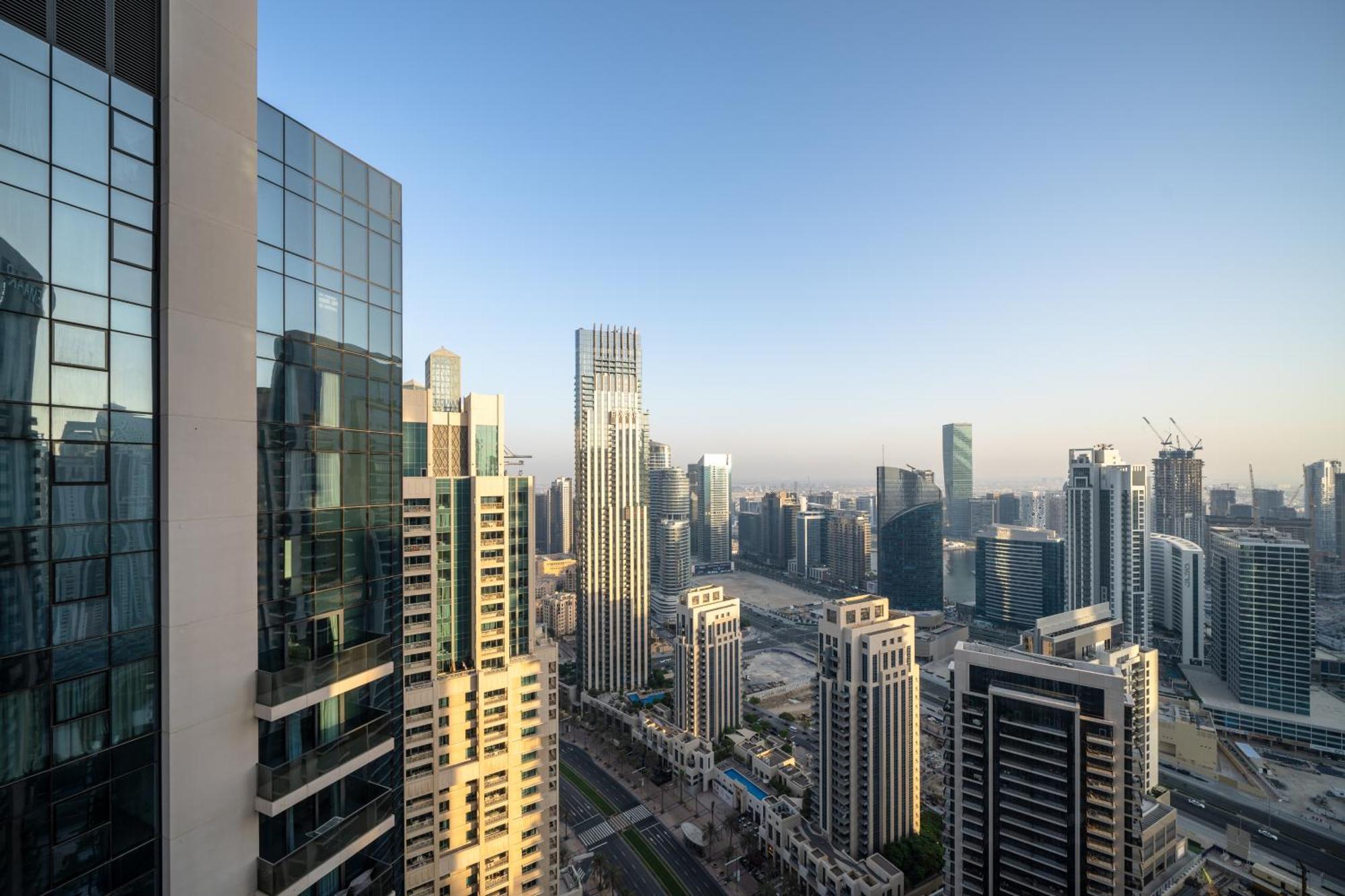 5 Min To Burj & Mall, Pool With Burj View Apartamento Dubái