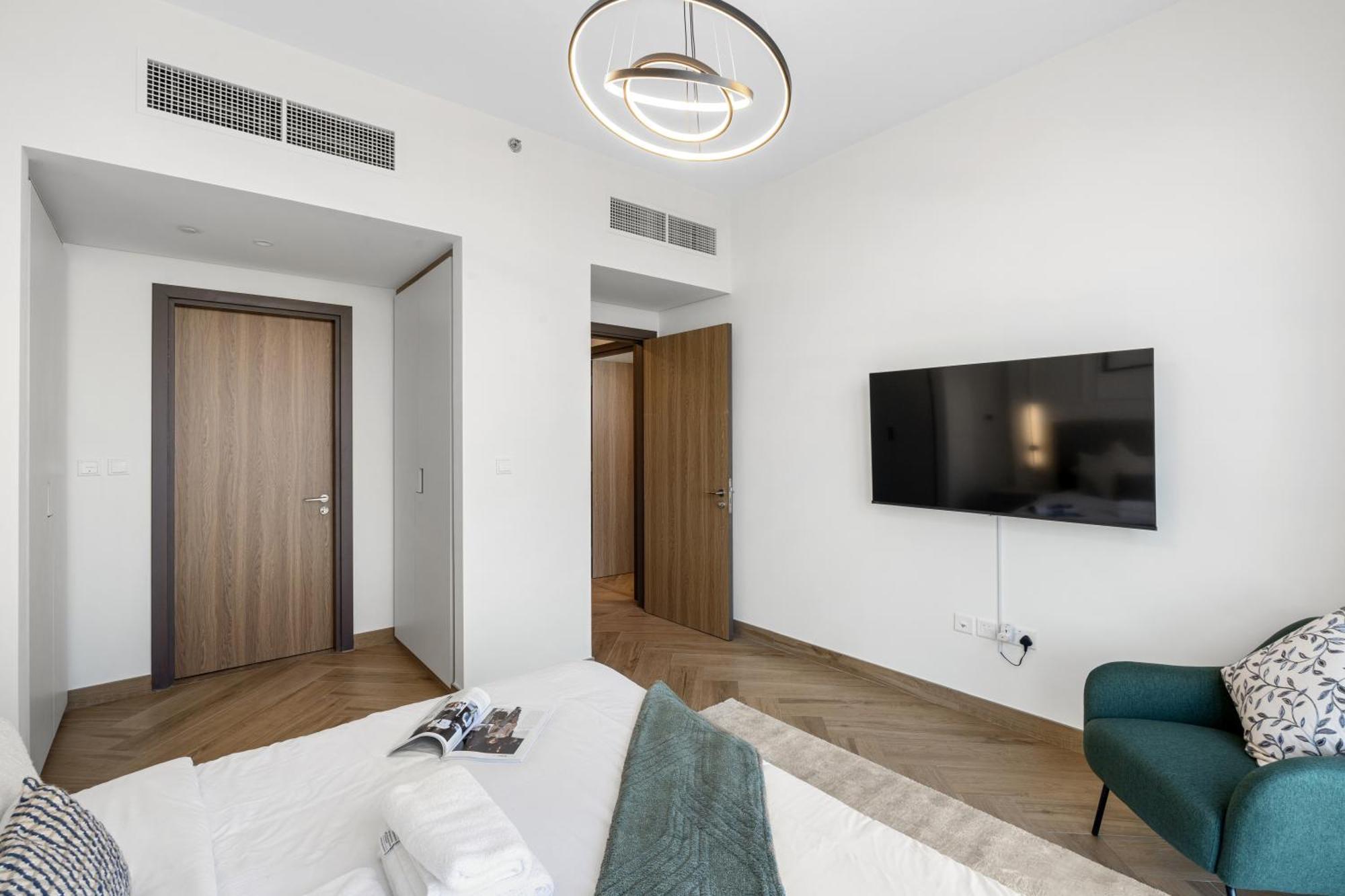 Elegant 3br Study 5 Mins From Frame Apartment