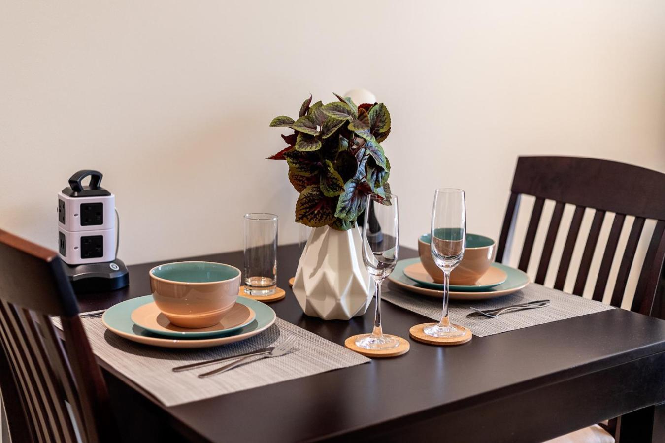 Serene In Elite Downtown - Allsopp & Allsopp *