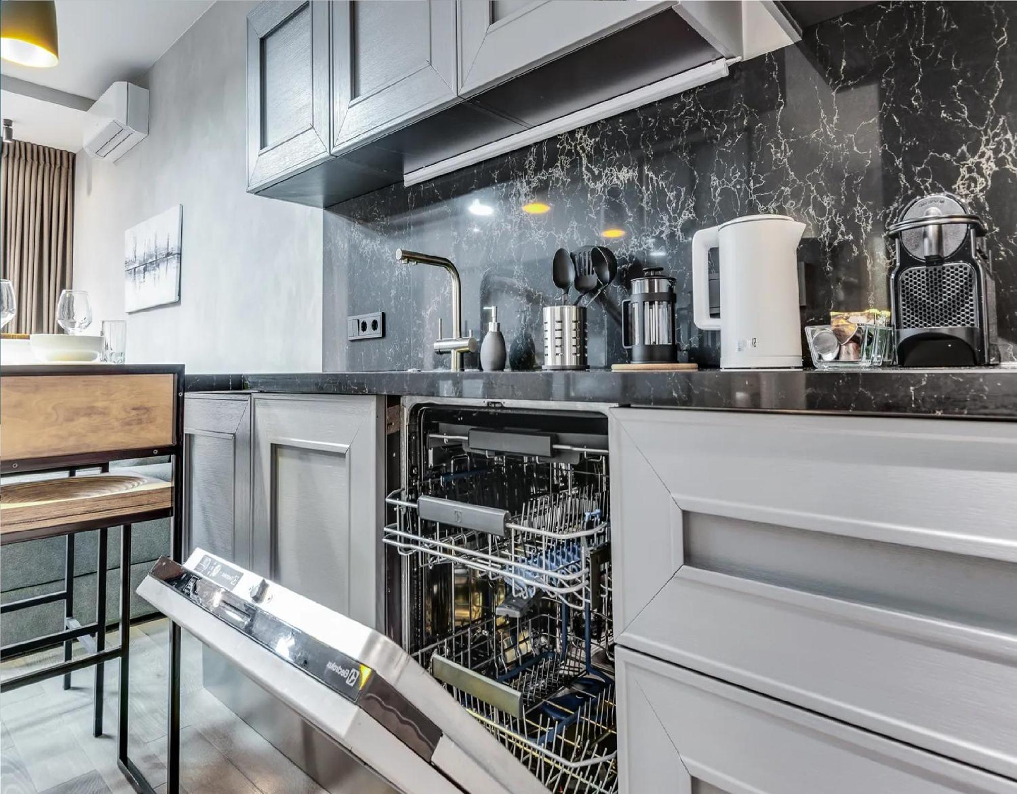 Marquise Square Tower Luxury App's Hotel *