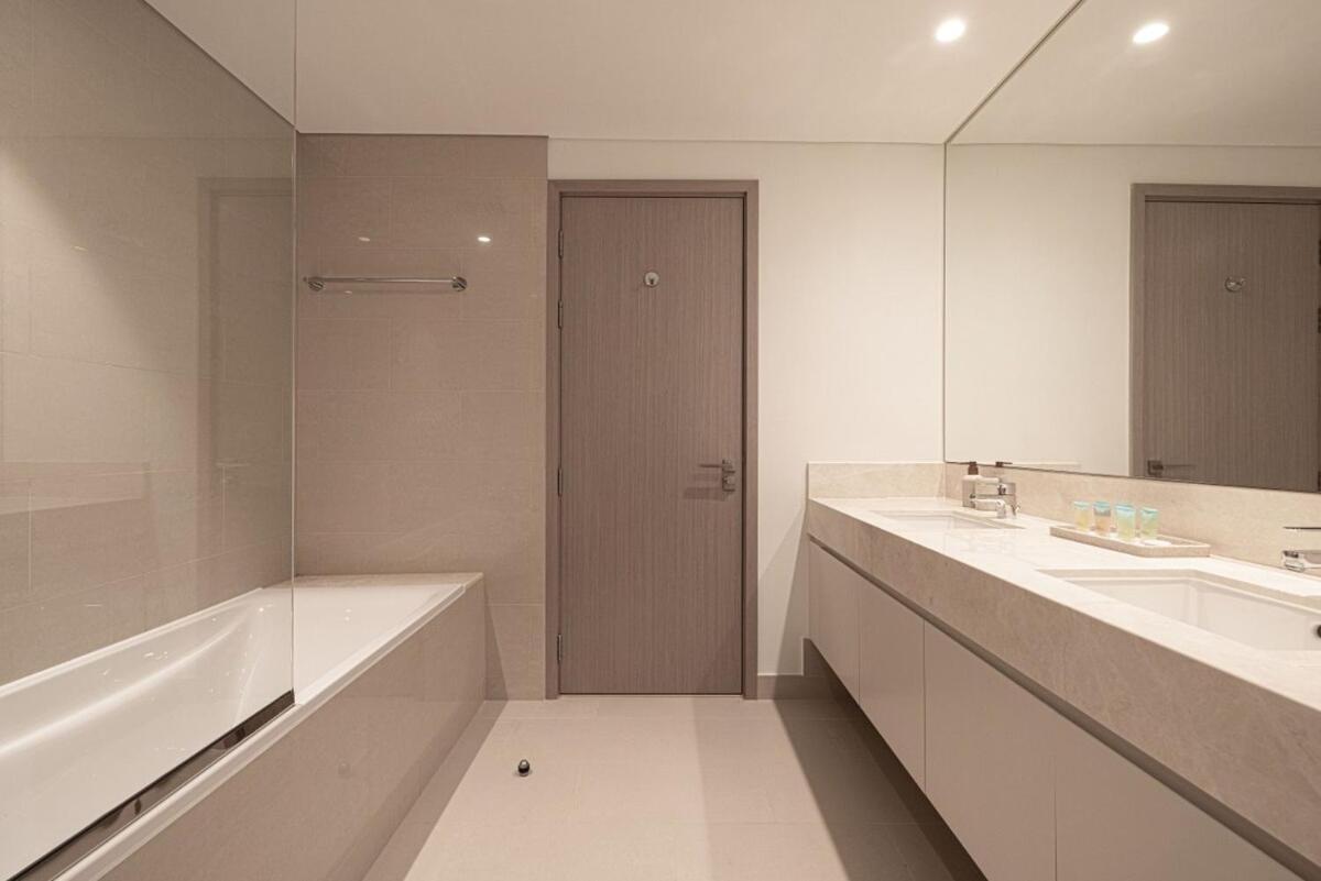Prime 2br With Burj Khalifa And Fountain Views - Next To Opera And Near Mall * Dubai