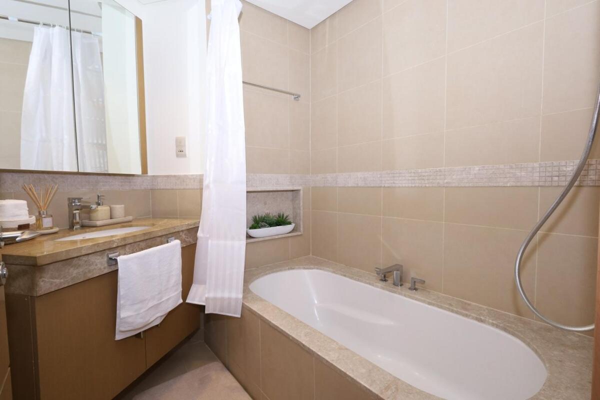 Lux 2 Bed In Downtown W Mall Access * Dubaï