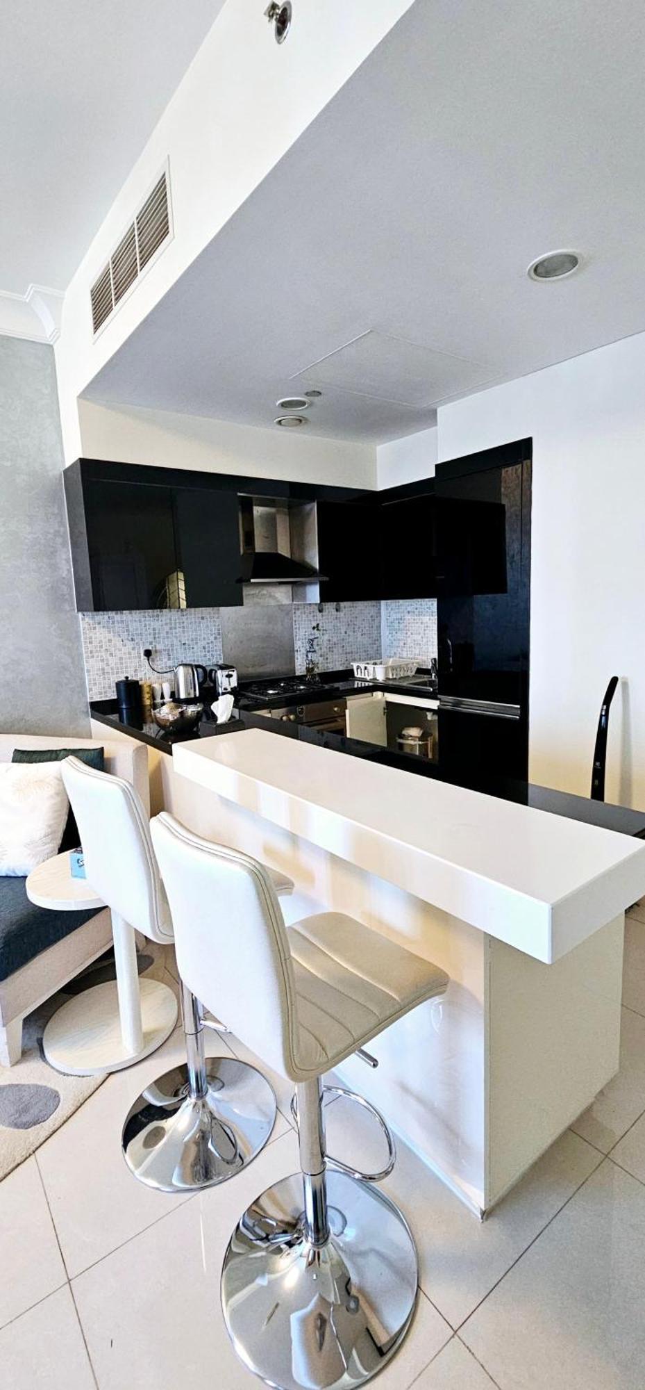 Superb 1 Bedroom Next To Burj Khalifa And Mall *