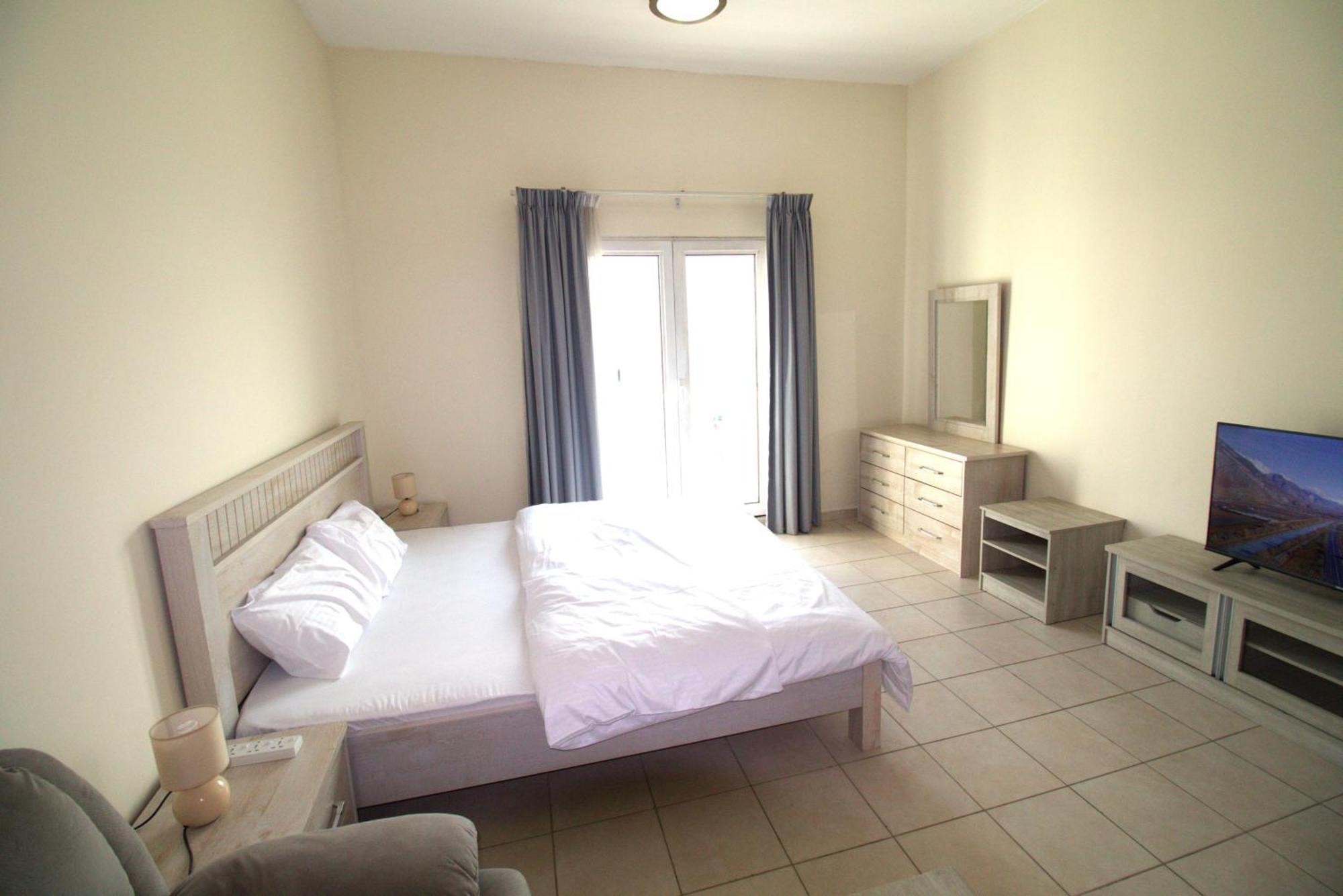 Druvya Homes, Bld Dg079, Street No,3 Discovery Gardens, Close To The Gardens Metro 3 Minutes Walkable Appartement