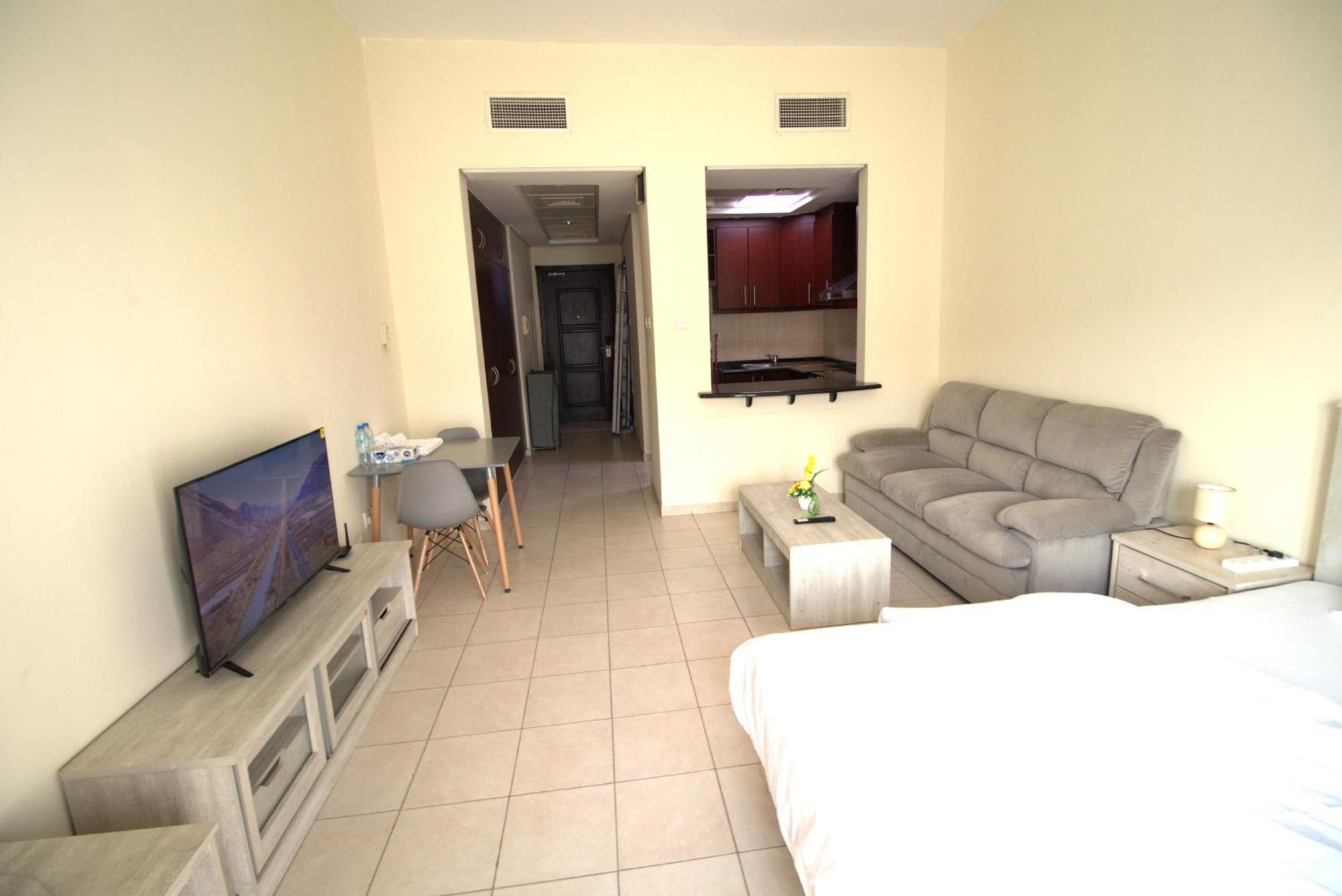 Druvya Homes, Bld Dg079, Street No,3 Discovery Gardens, Close To The Gardens Metro 3 Minutes Walkable Appartement *