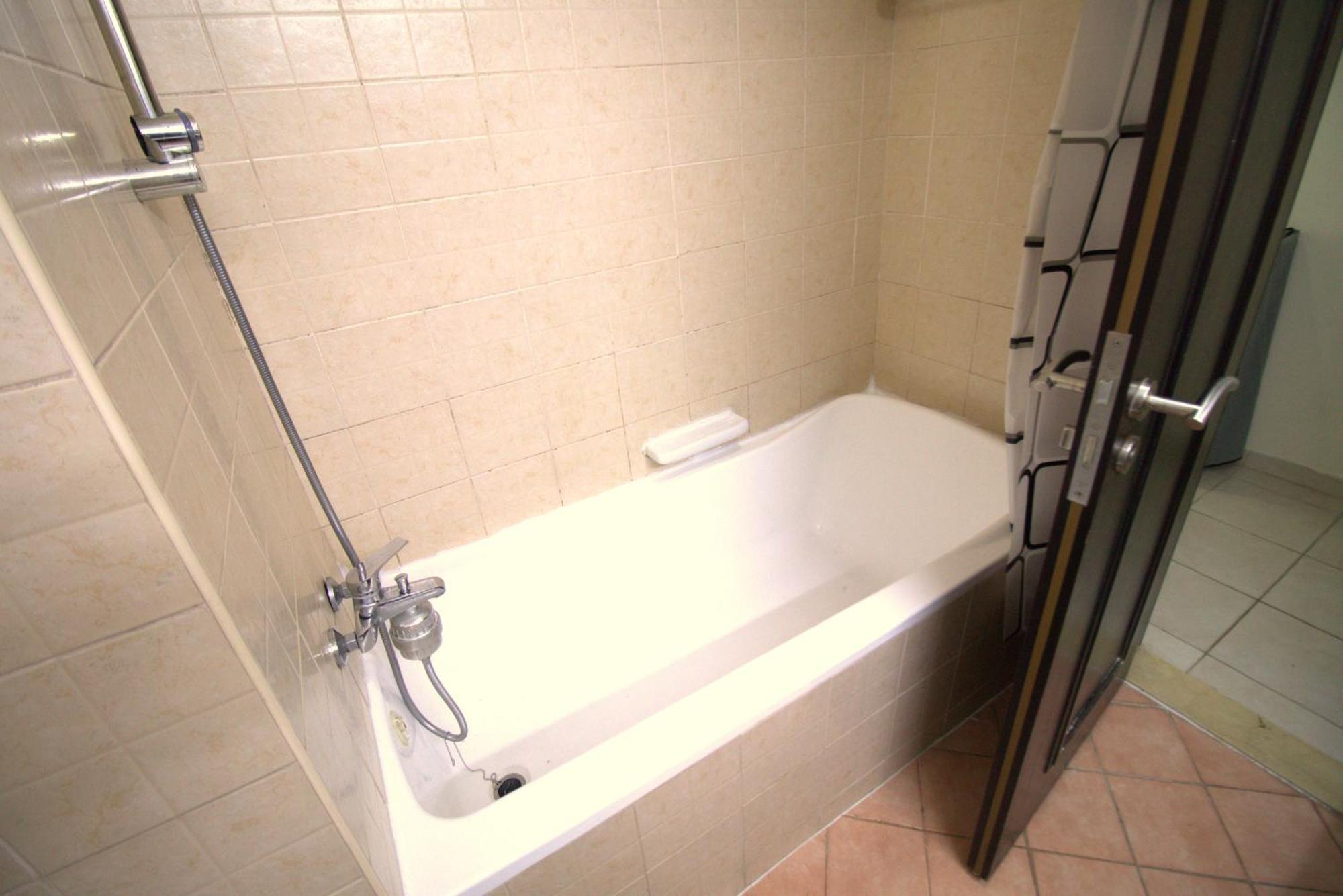 Apartamento Druvya Homes, Bld Dg079, Street No,3 Discovery Gardens, Close To The Gardens Metro 3 Minutes Walkable
