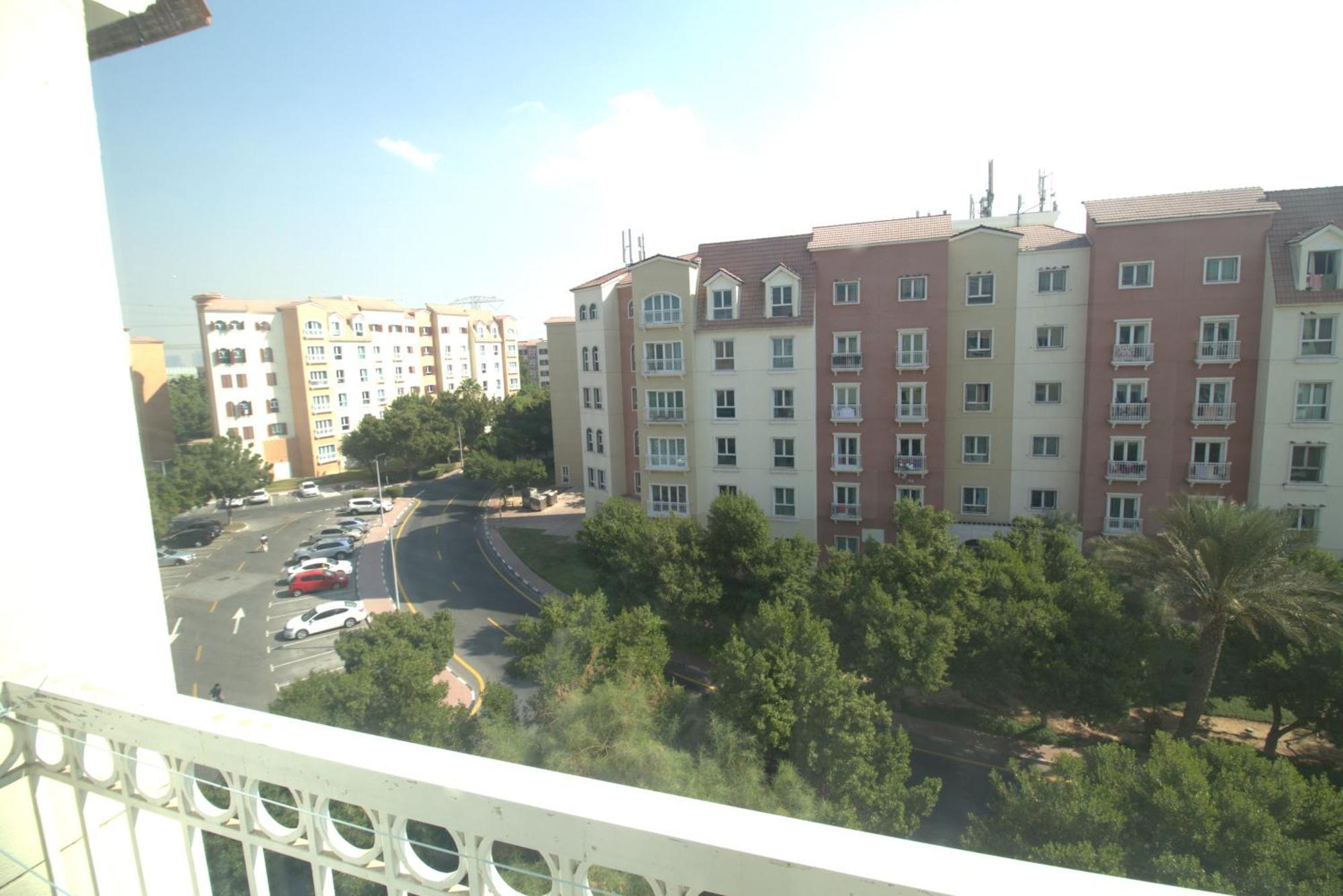 Druvya Homes, Bld Dg079, Street No,3 Discovery Gardens, Close To The Gardens Metro 3 Minutes Walkable