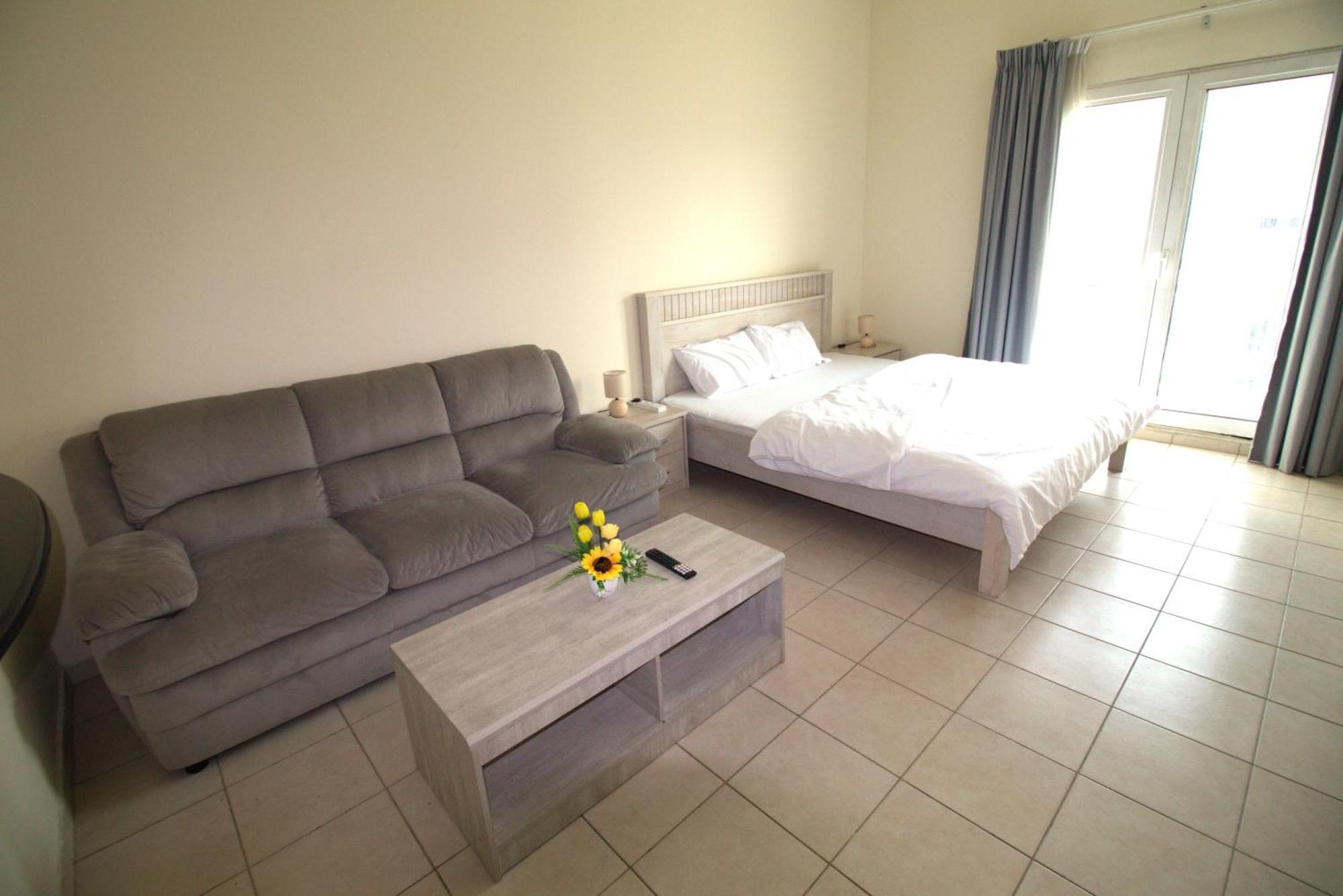 Druvya Homes, Bld Dg079, Street No,3 Discovery Gardens, Close To The Gardens Metro 3 Minutes Walkable Appartement