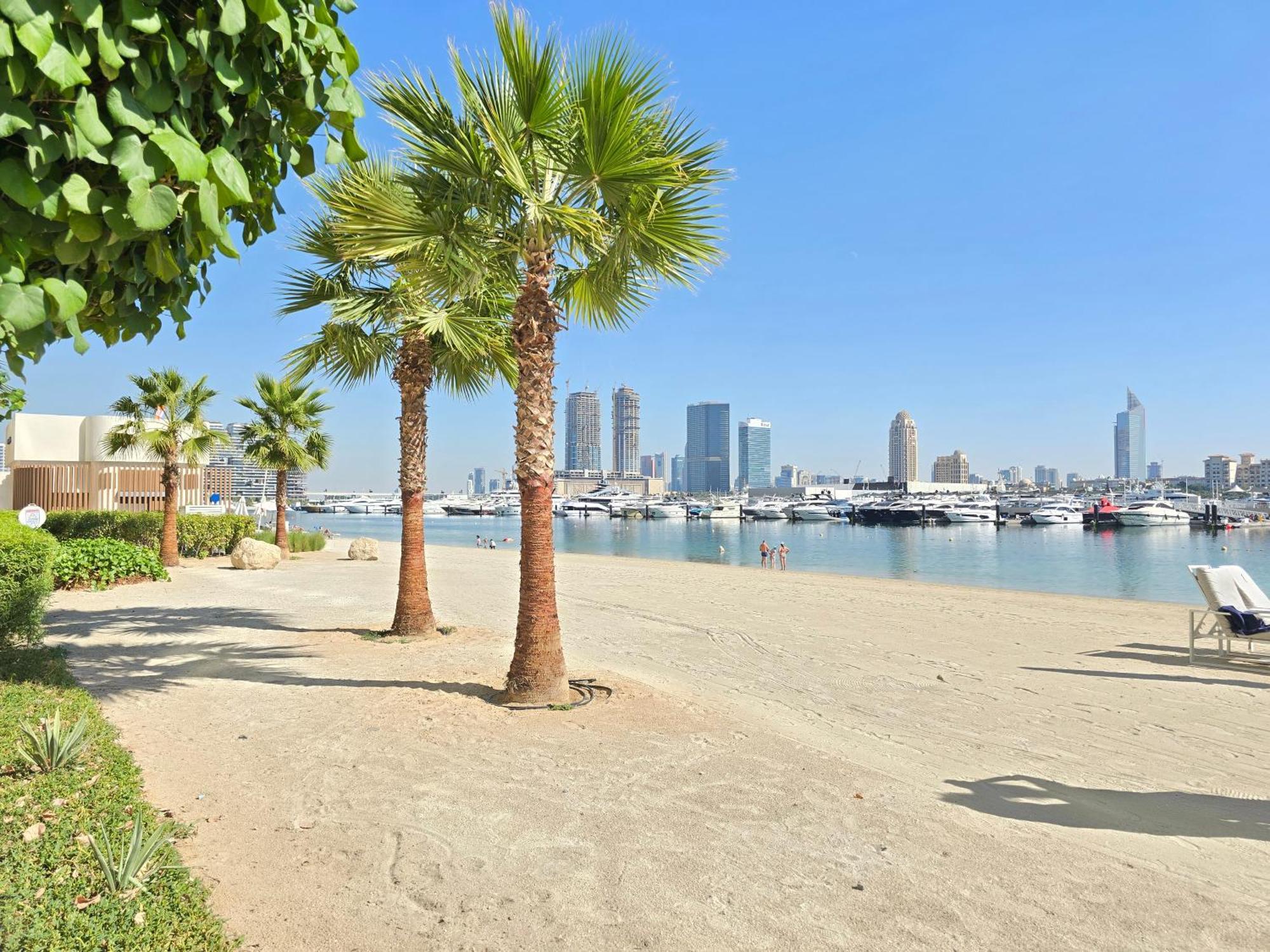 Seaside Serenity Perfect Beachfront Haven Dubaï