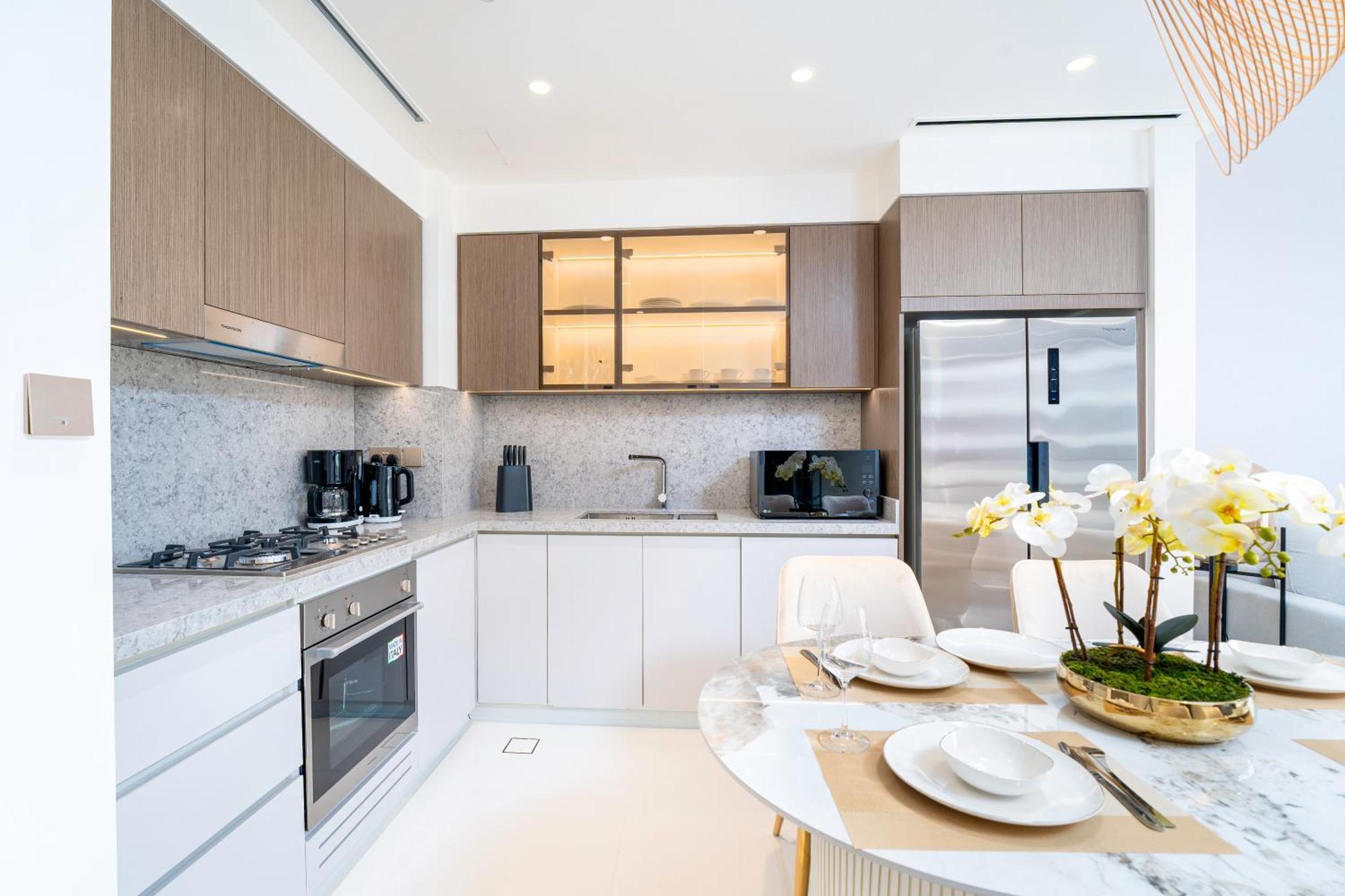 Exclusive Beachfront 2 Bed With Pool & Palm View Dubaï