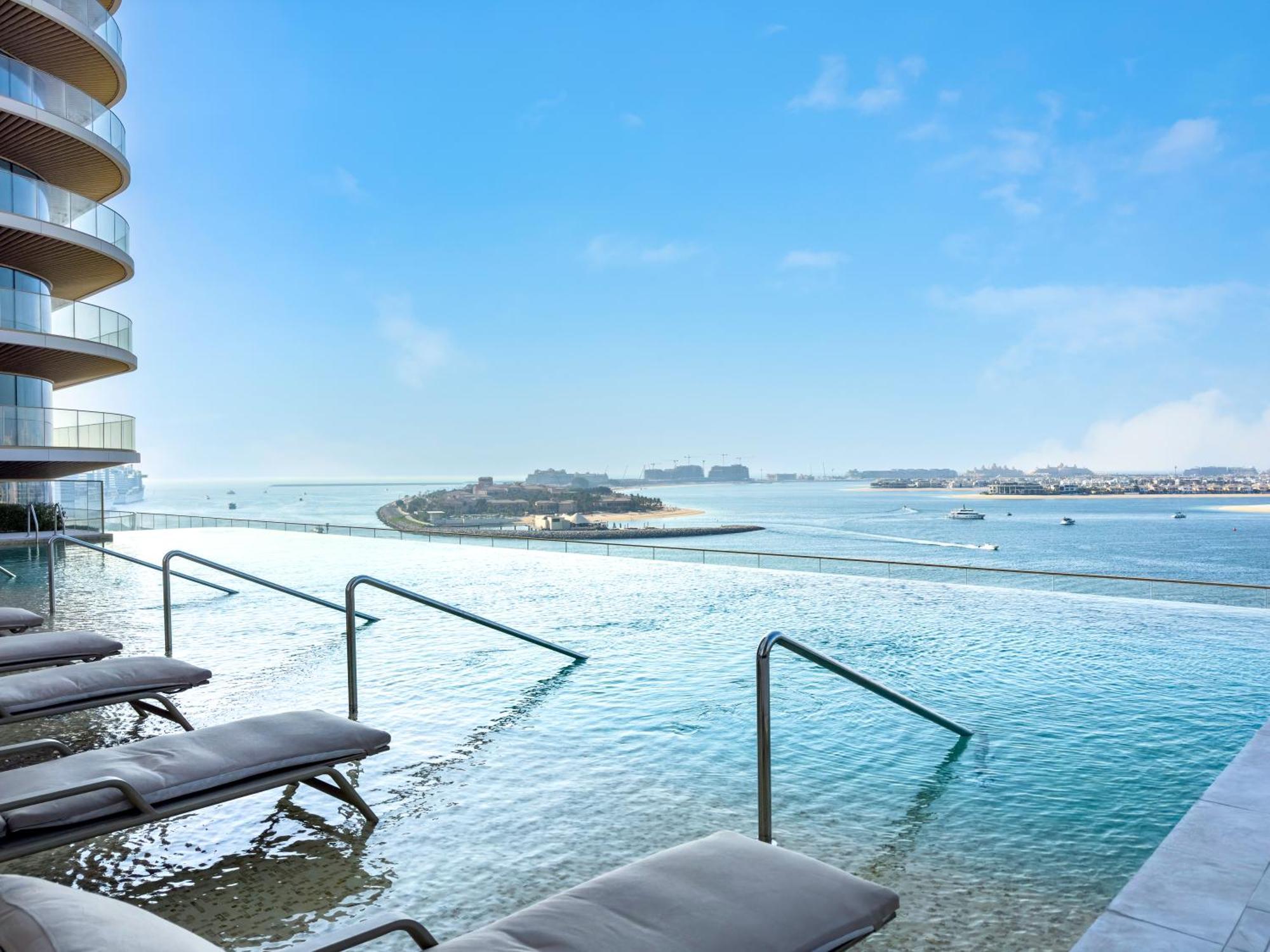 Exclusive Beachfront 2 Bed With Pool & Palm View Dubaï