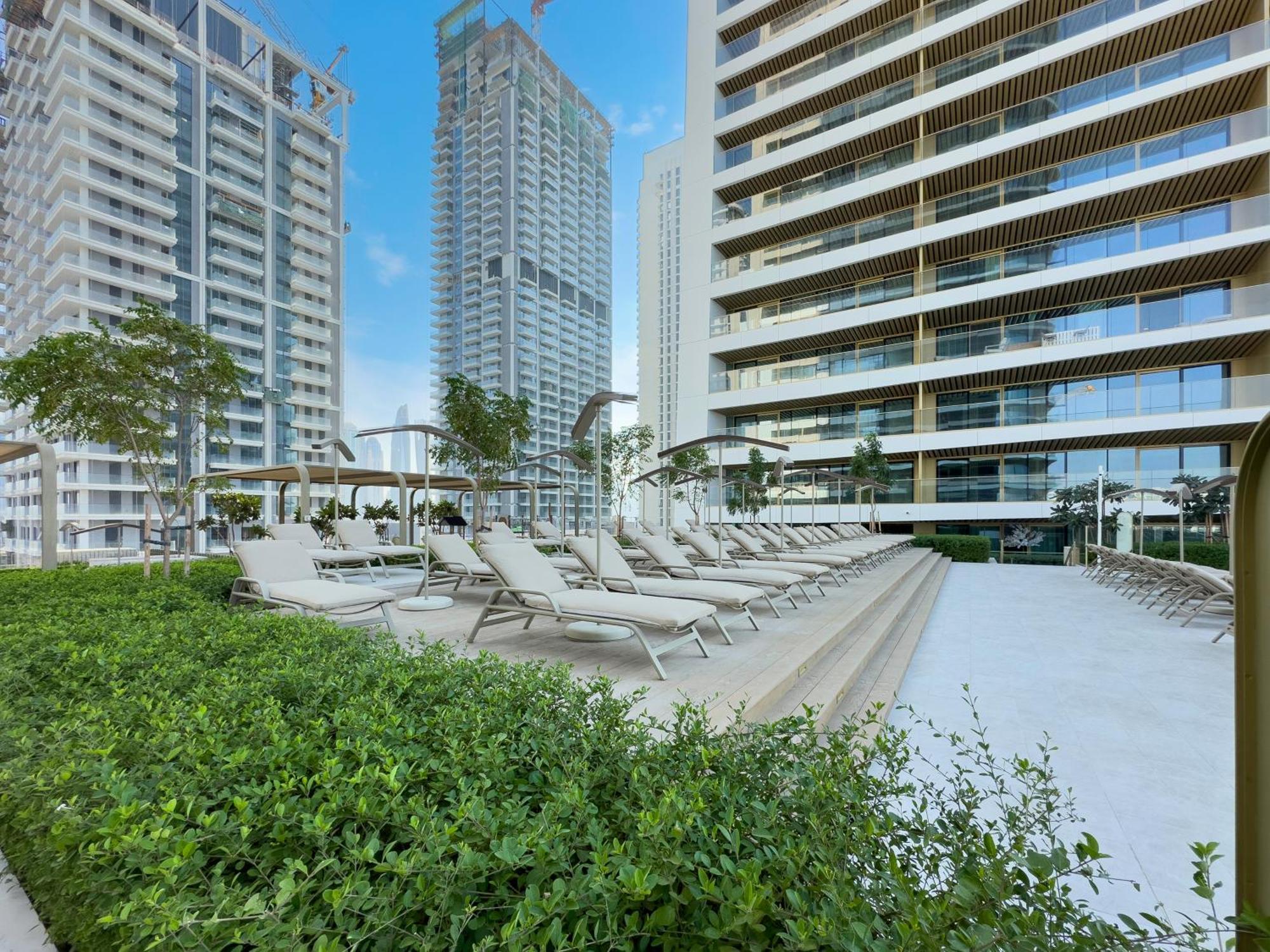 Exclusive Beachfront 2 Bed With Pool & Palm View Appartement