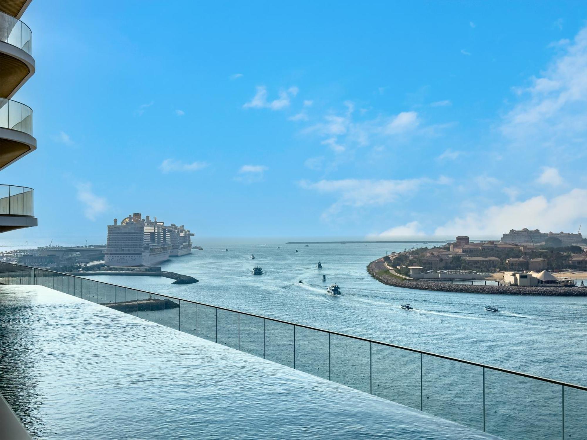 Exclusive Beachfront 2 Bed With Pool & Palm View Dubaï