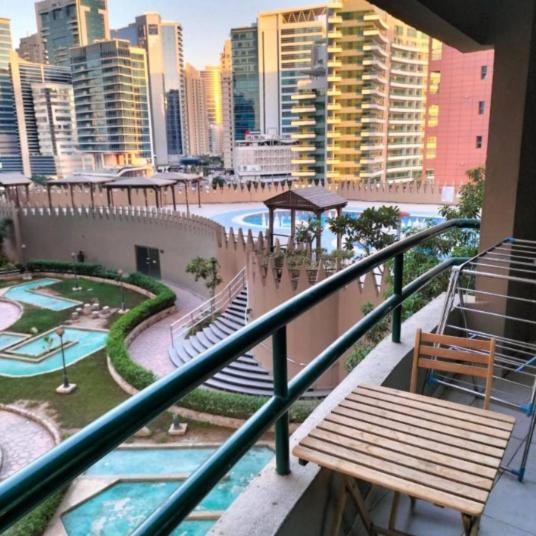 Adventurers Partition In Barsha Heights Privat bolig *