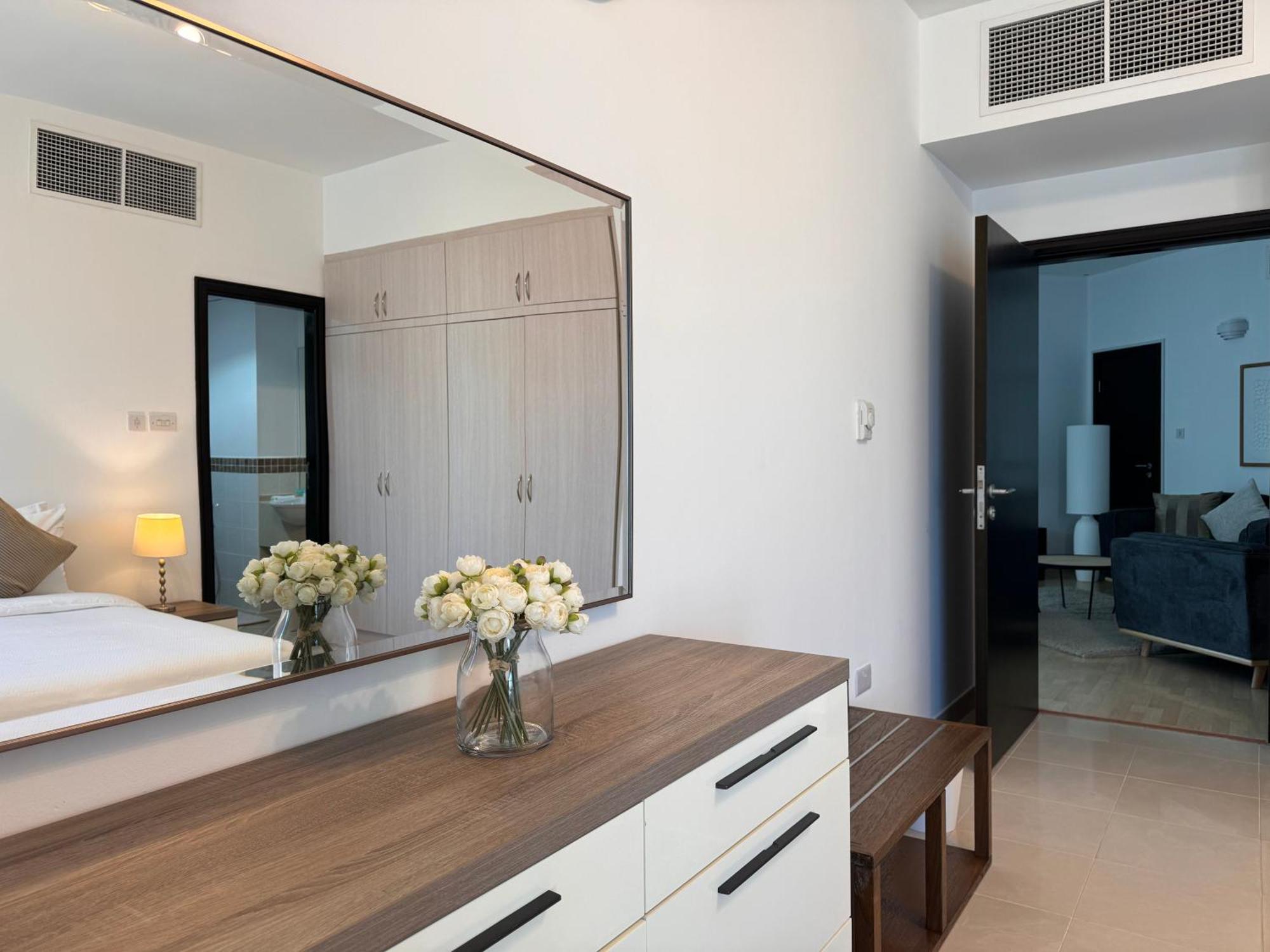 Appartement 2 Bed In La Riviera Tower, Marina Near Metro And Mall, 12-min Walk To Jbr Beach! Dubaï