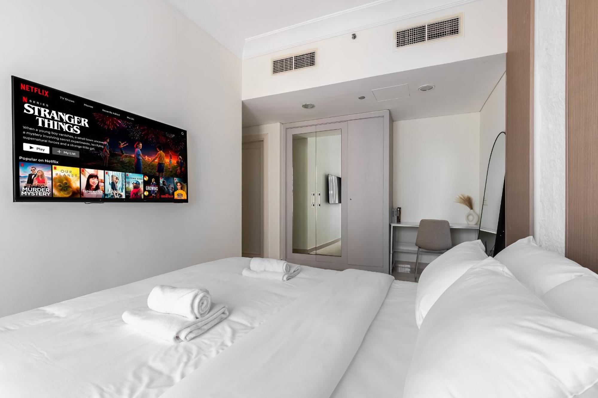 Fancy 3 Bedroom Right Next To Mall With Burj View In Downtown Appartement Dubaï