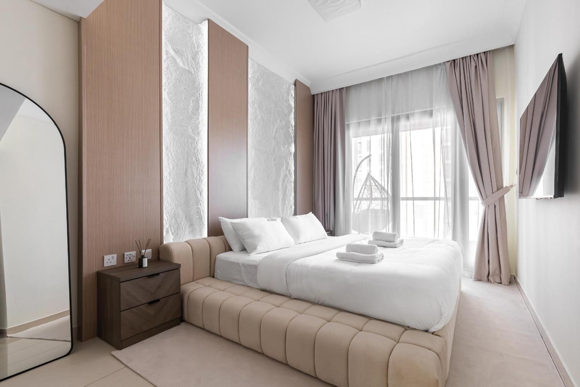 Fancy 3 Bedroom Right Next To Mall With Burj View In Downtown Appartement Dubaï