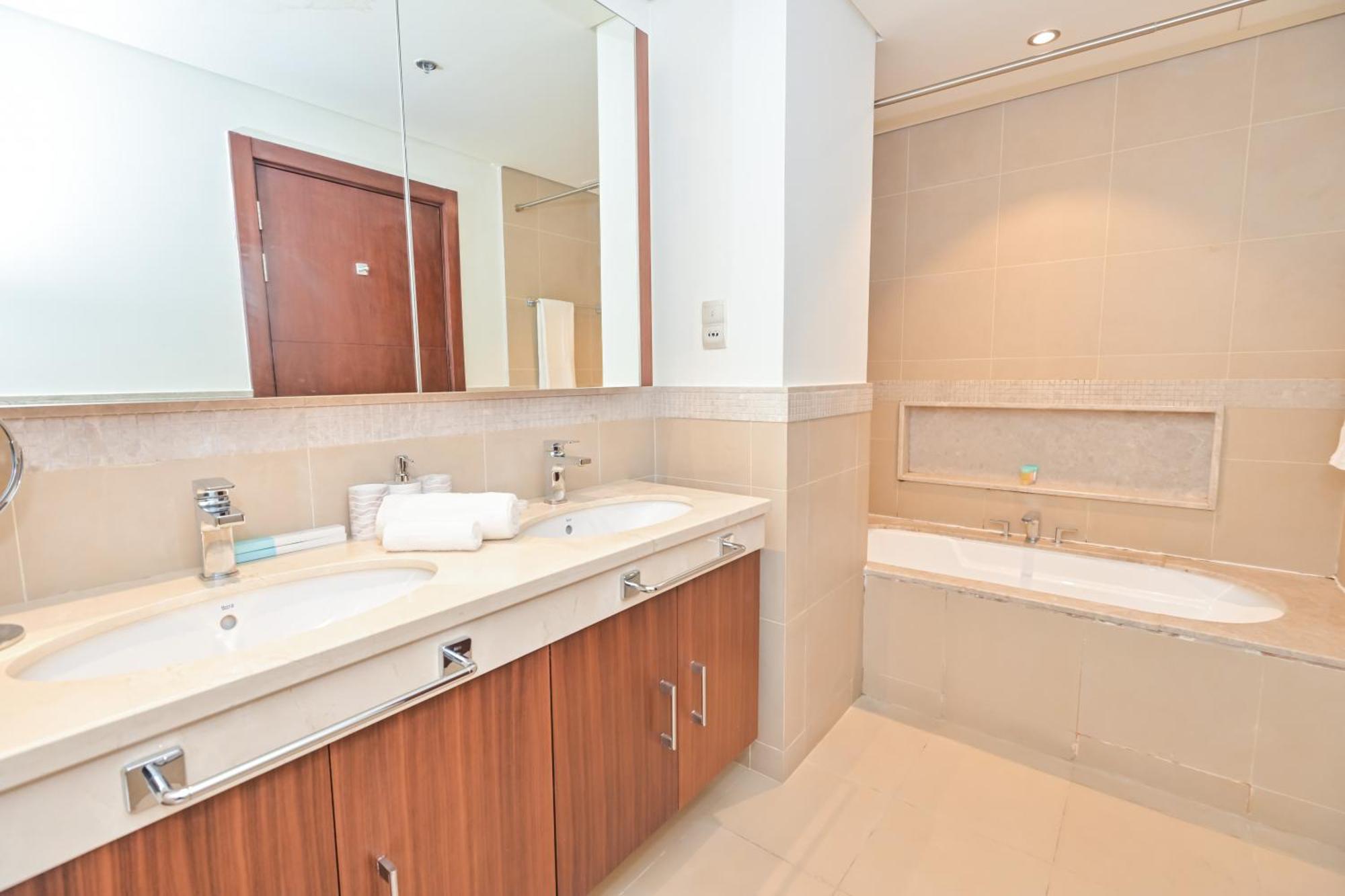 Burj Vista 2br Luxurious Wdirect Access To Mall Appartement