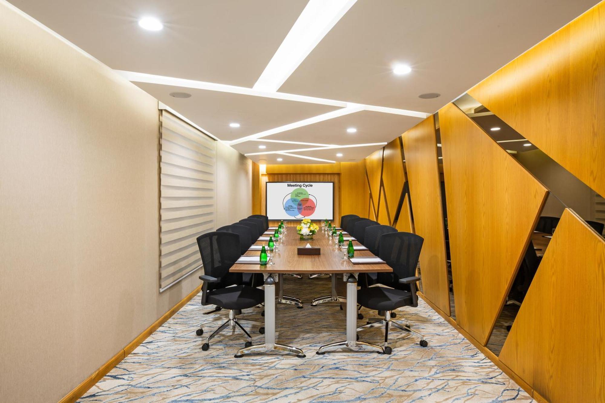 Royal Continental Business Bay - Deluxe 5* Dubaï