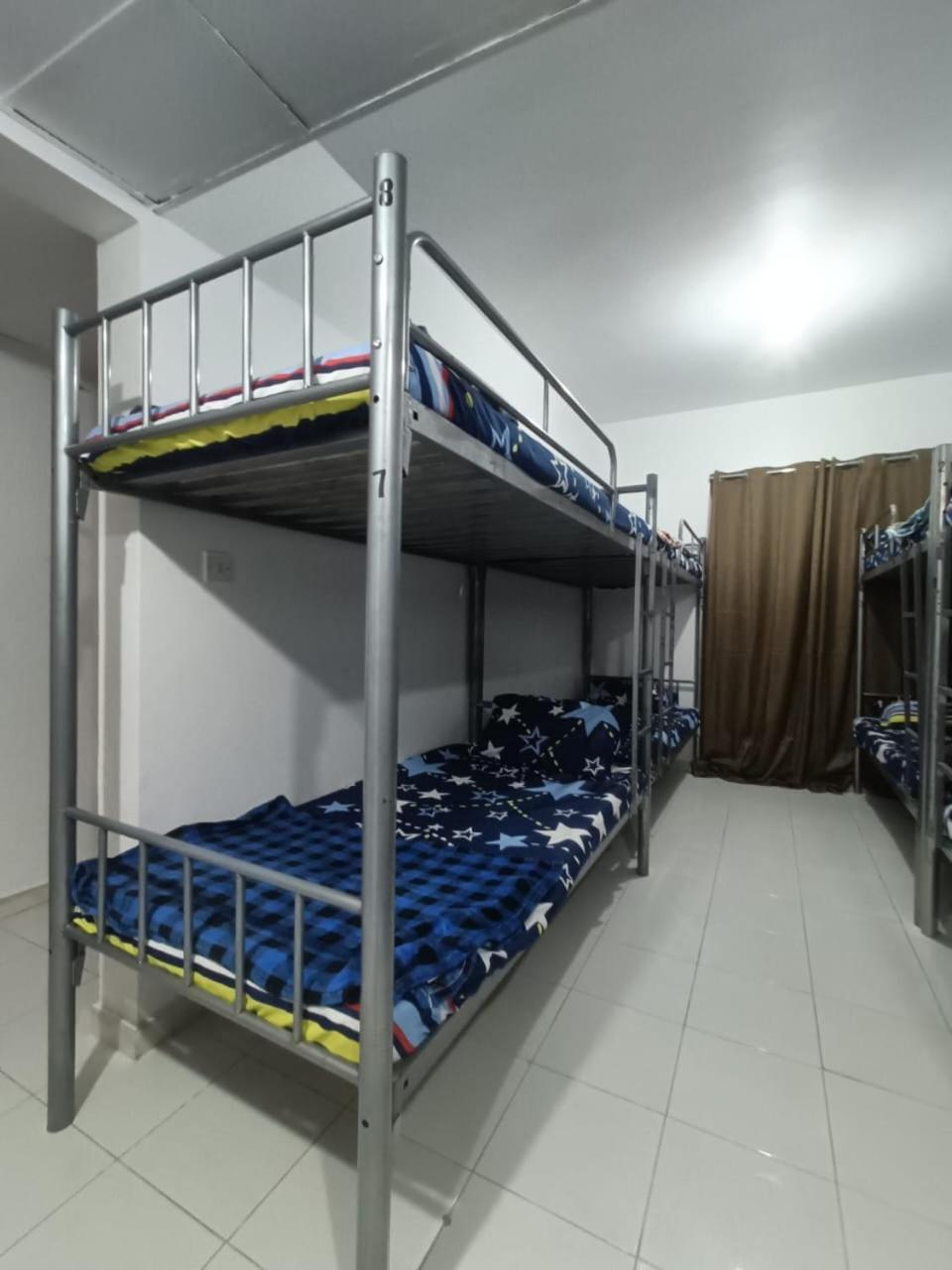 Brand New Unisex Single Partition In Center Of Bur Homestay